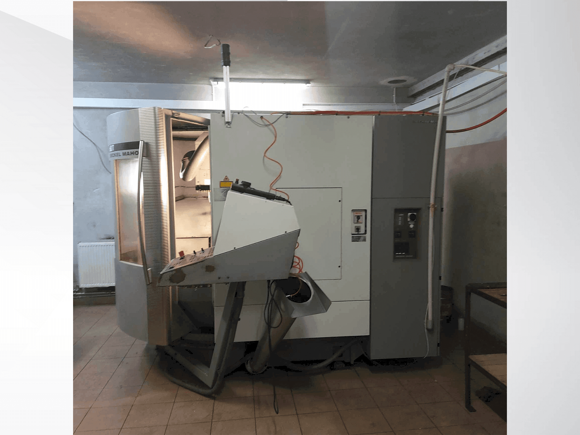 Vue de face de la machine DECKEL MAHO DMU 60 T