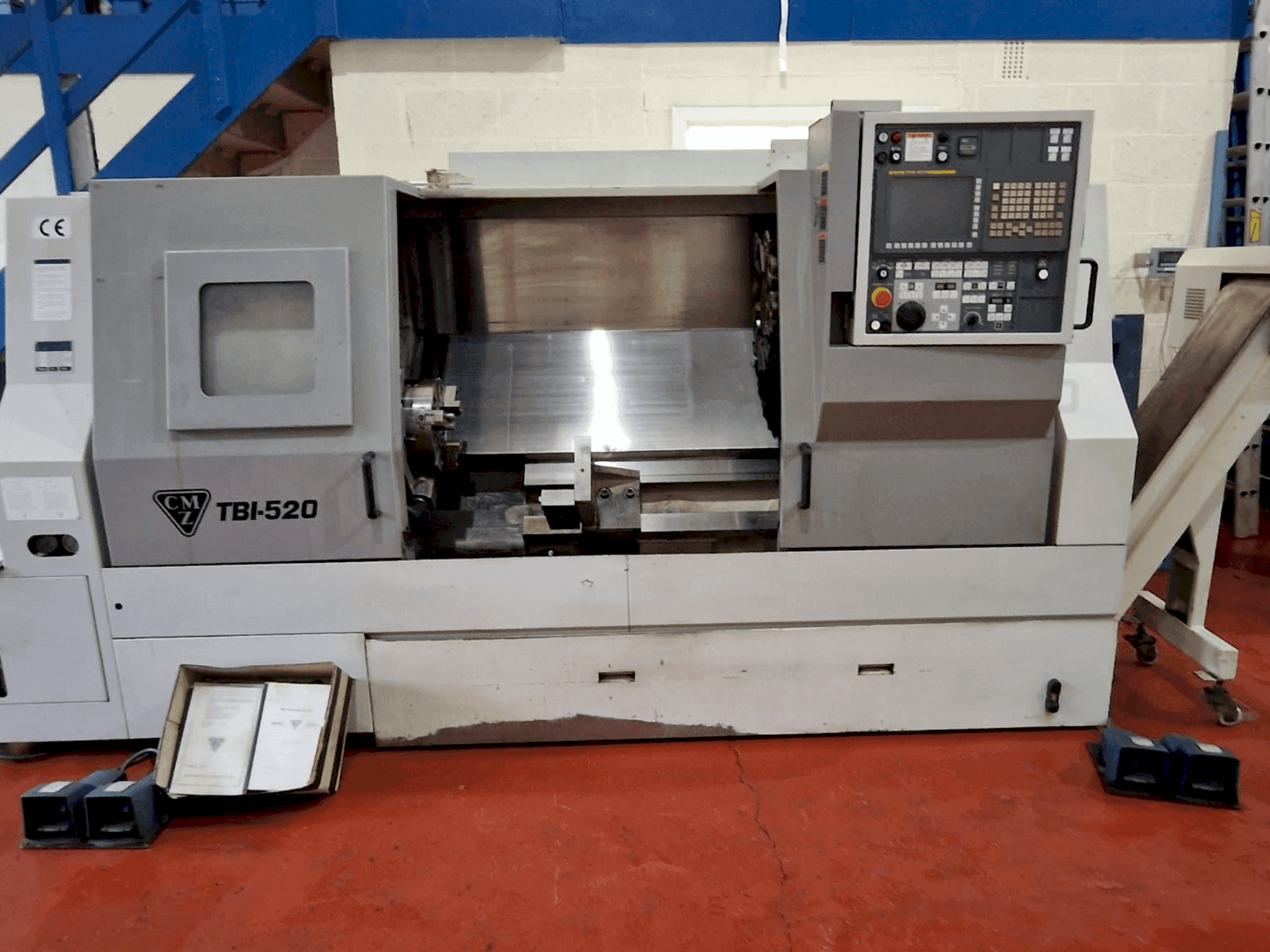 Vue de face de la machine CMZ TBI 520 CNC