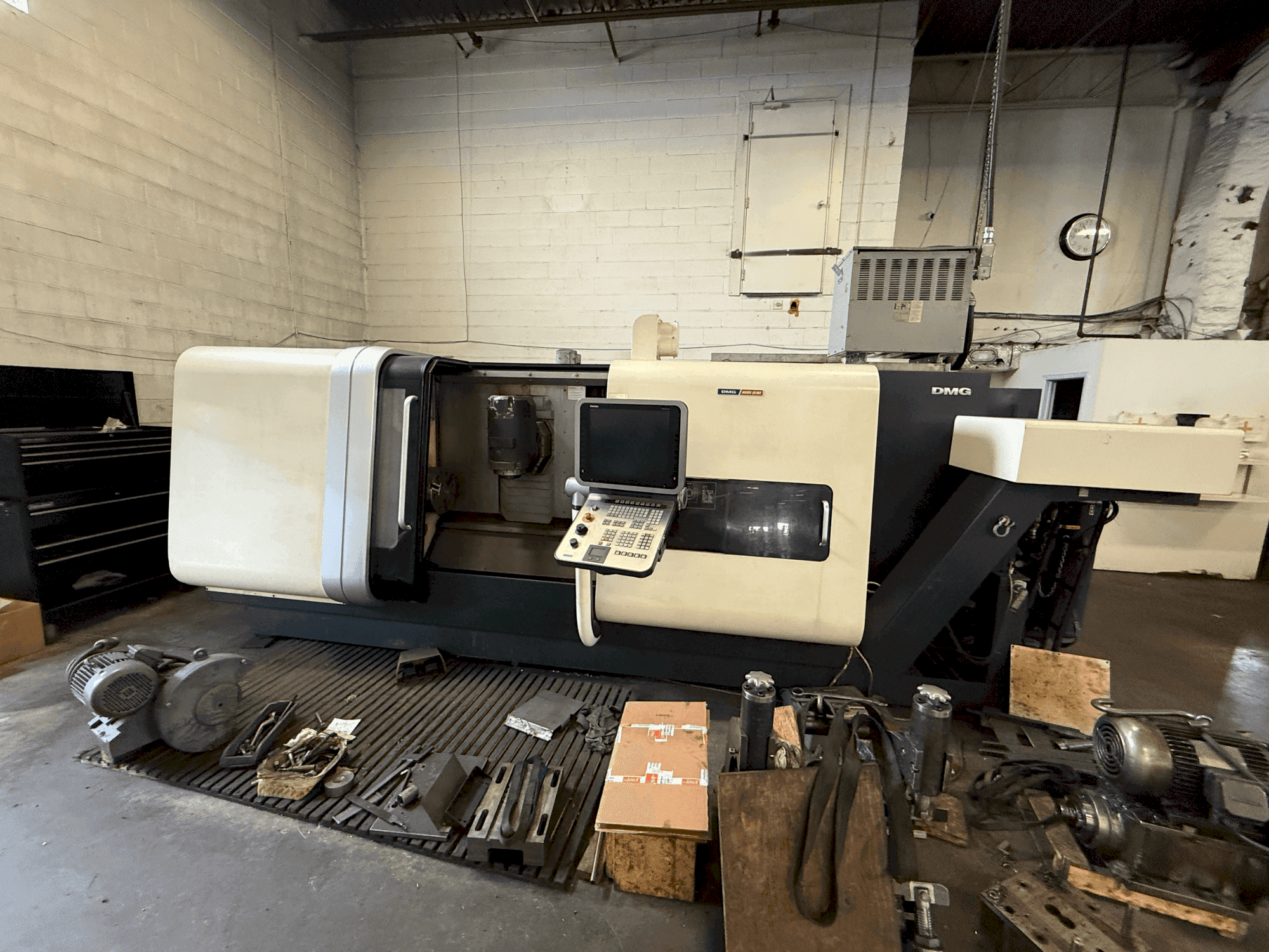 Vue de face de la machine DMG CTX Beta 1250 TC