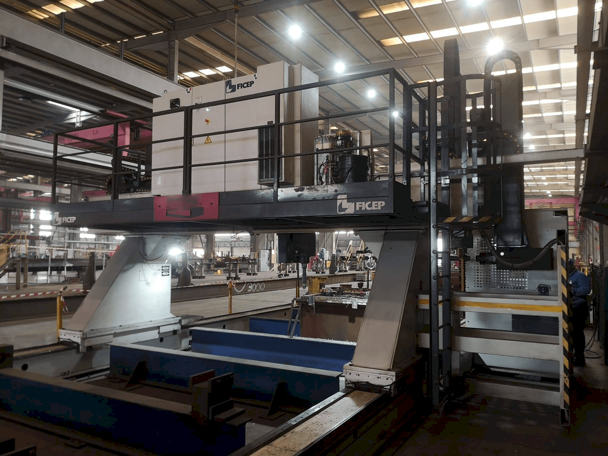 Vue de face de la machine FICEP 3003/12 GDD