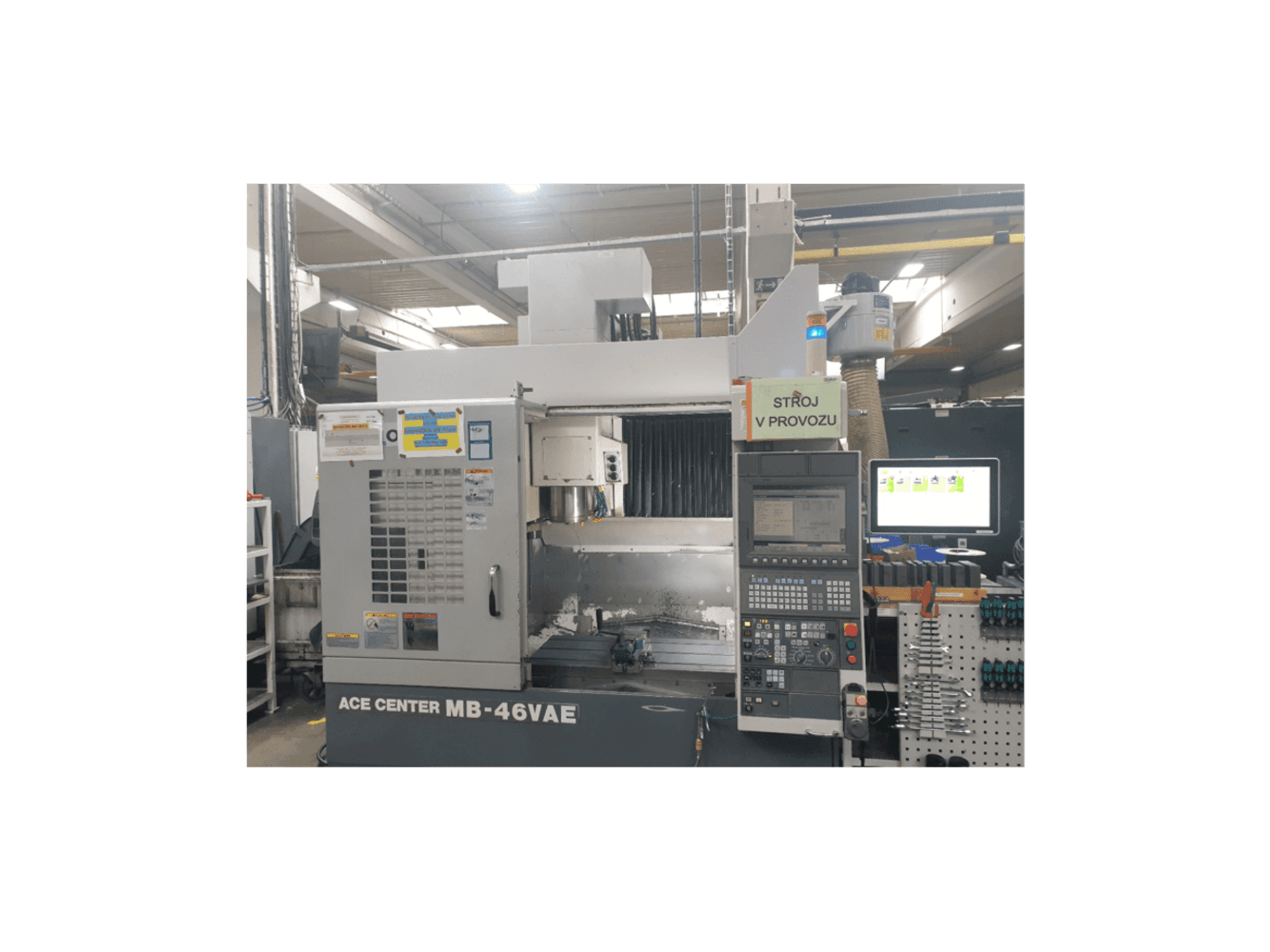 Vue de face de la machine Okuma MB-46VAE