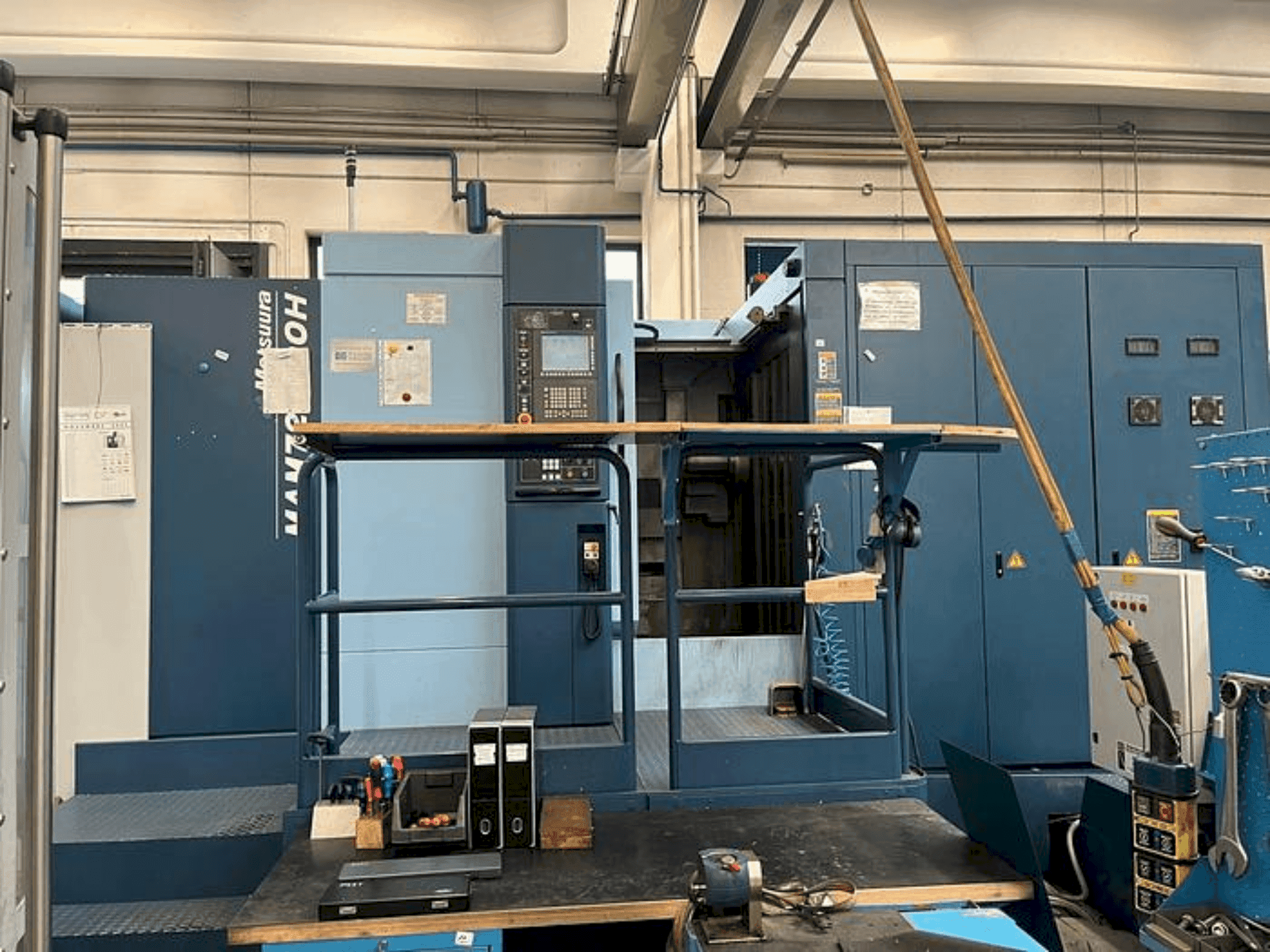 Vue de face de la machine Matsuura MAM 72-100H