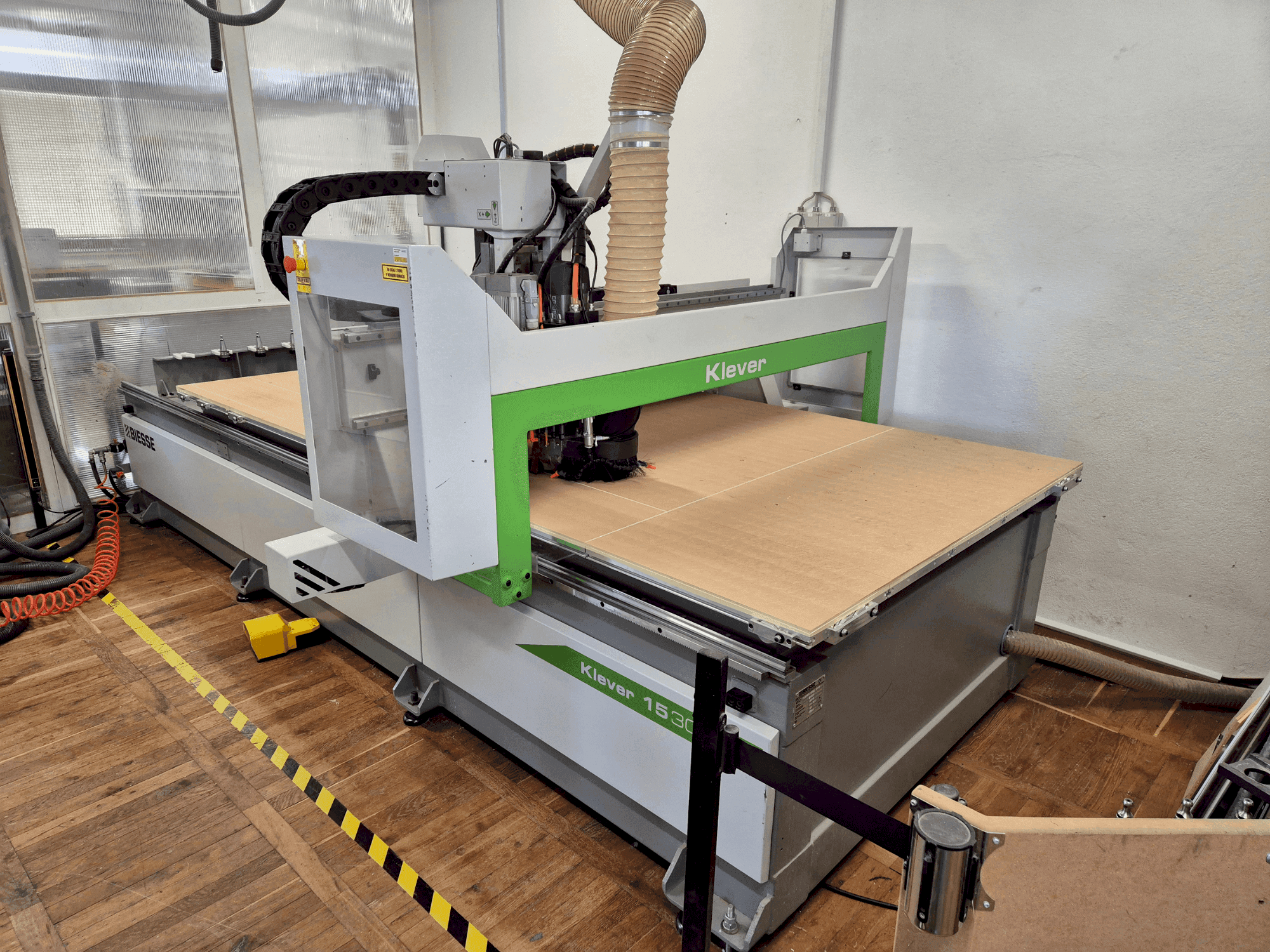 Vue de face de la machine BIESSE Klever 1530 G FT