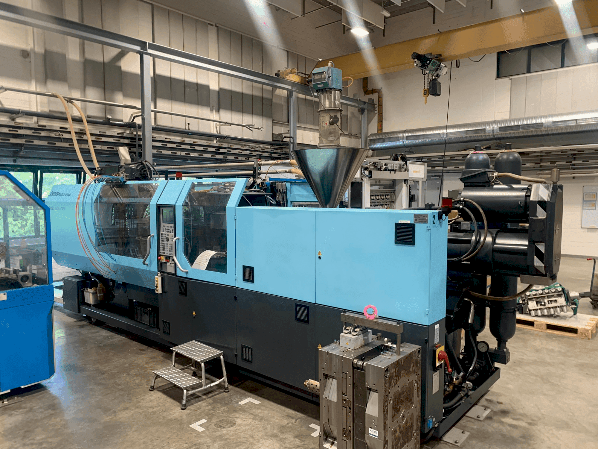 Vue de face de la machine DEMAG EL-Exis S 250/630-1450