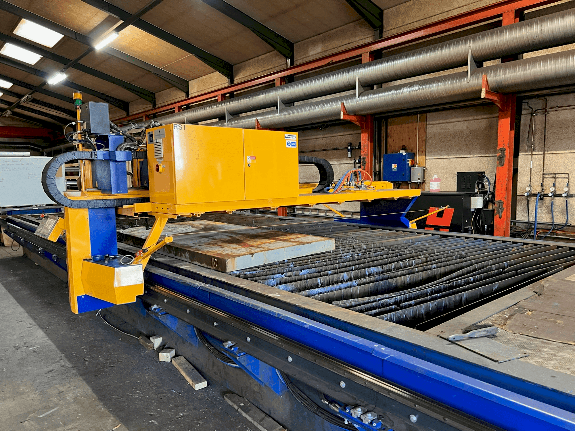 Vue de face de la machine MicroStep MasterCut X 9001.30PG