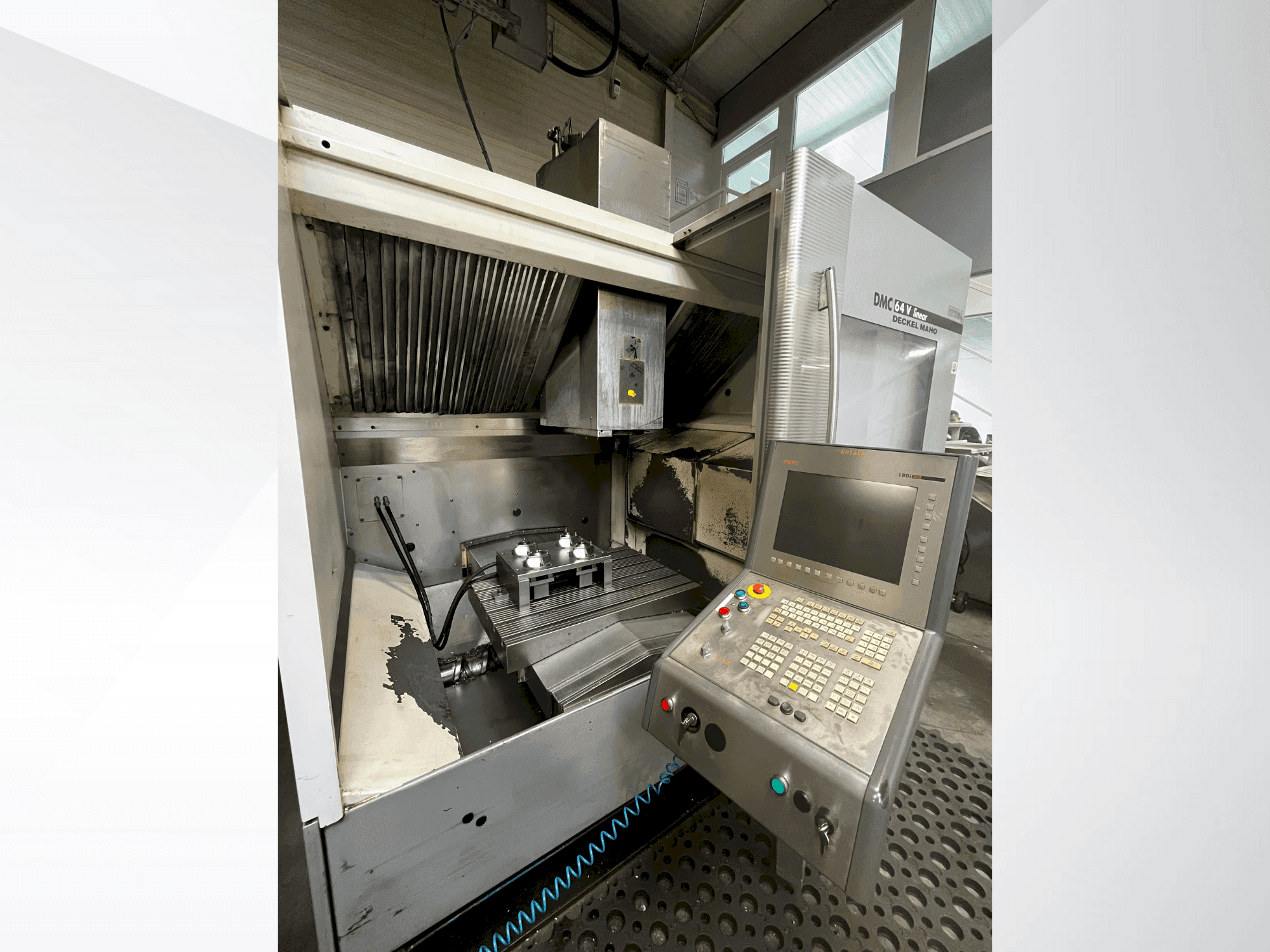 Vue de face de la machine DMG DECKEL MAHO DMC 64V linear