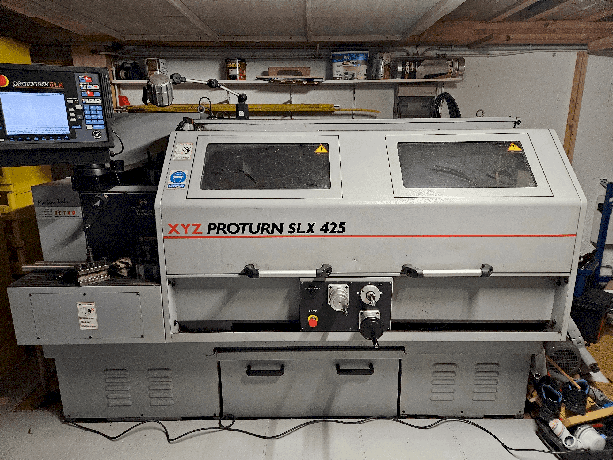 Vue de face de la machine XYZ Proturn SLX 425