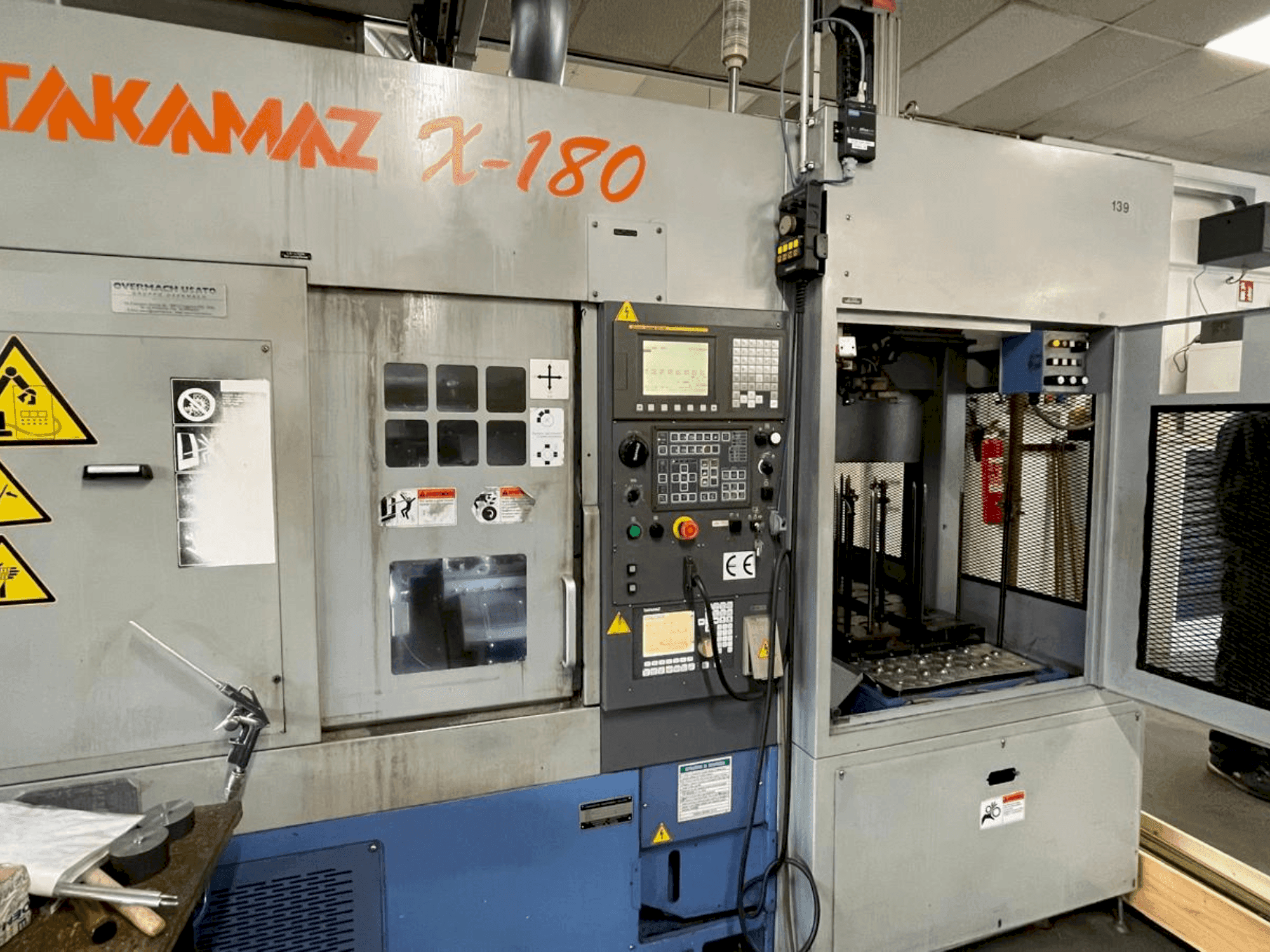 Vue de face de la machine Takamaz X-180