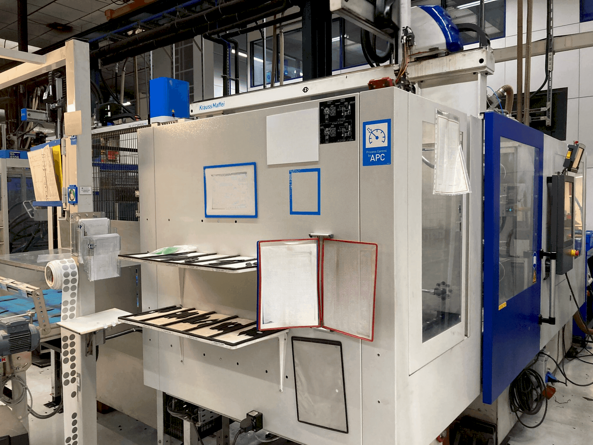 Vue de face de la machine Krauss Maffei 160-380 CX