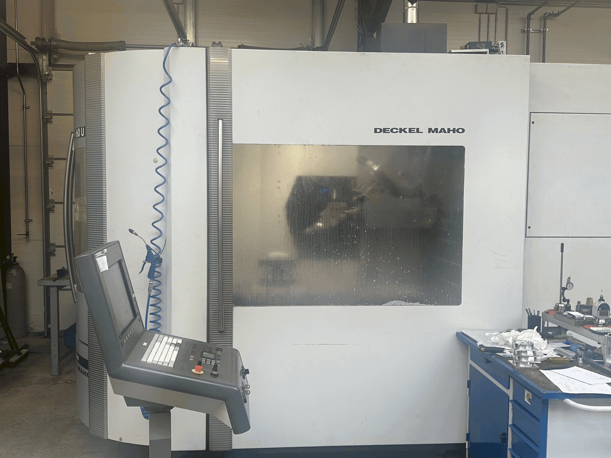 Vue de face de la machine DECKEL MAHO DMC 60U HiDyn
