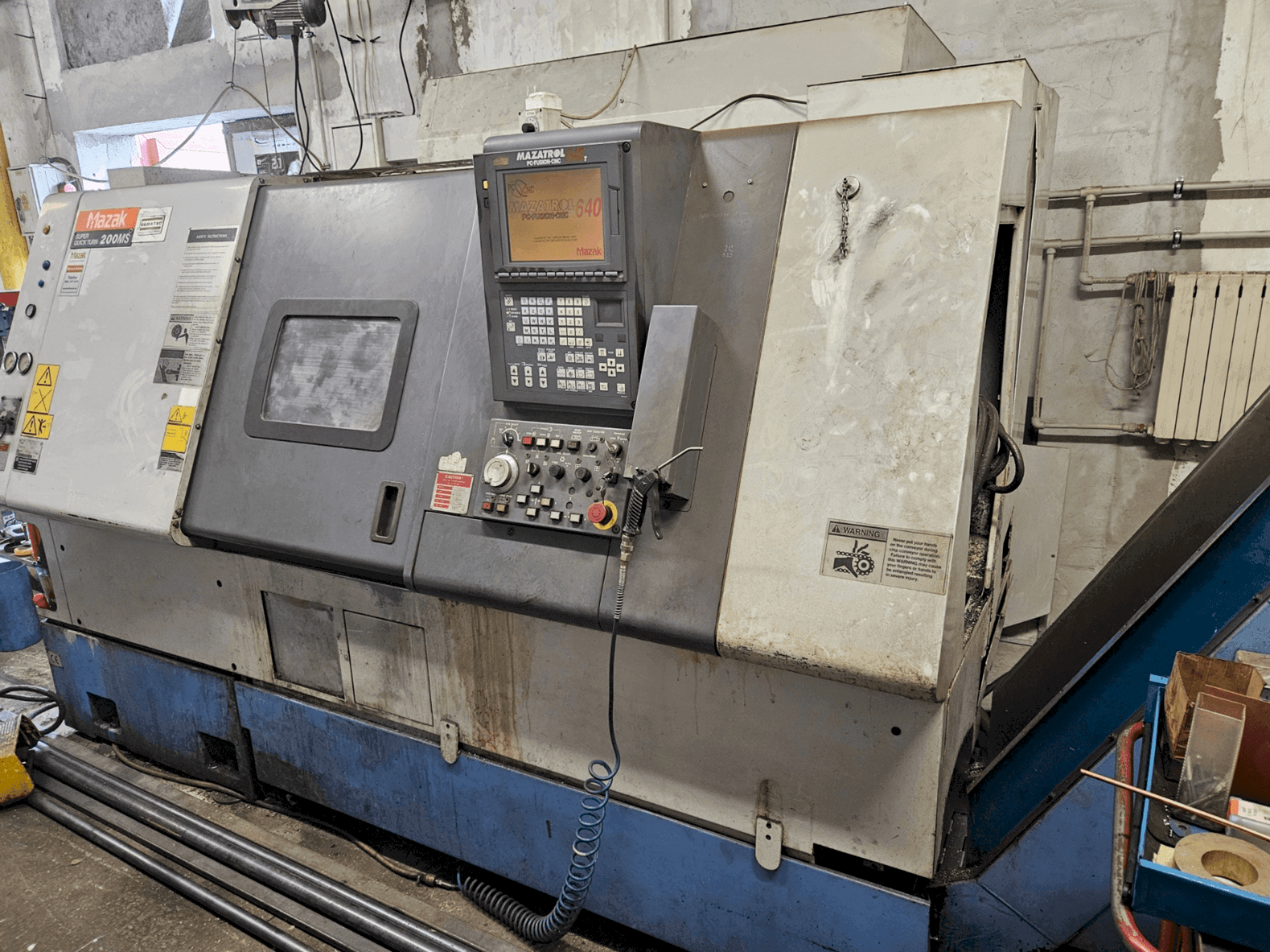 Vue de face de la machine Mazak SQT 200 MS