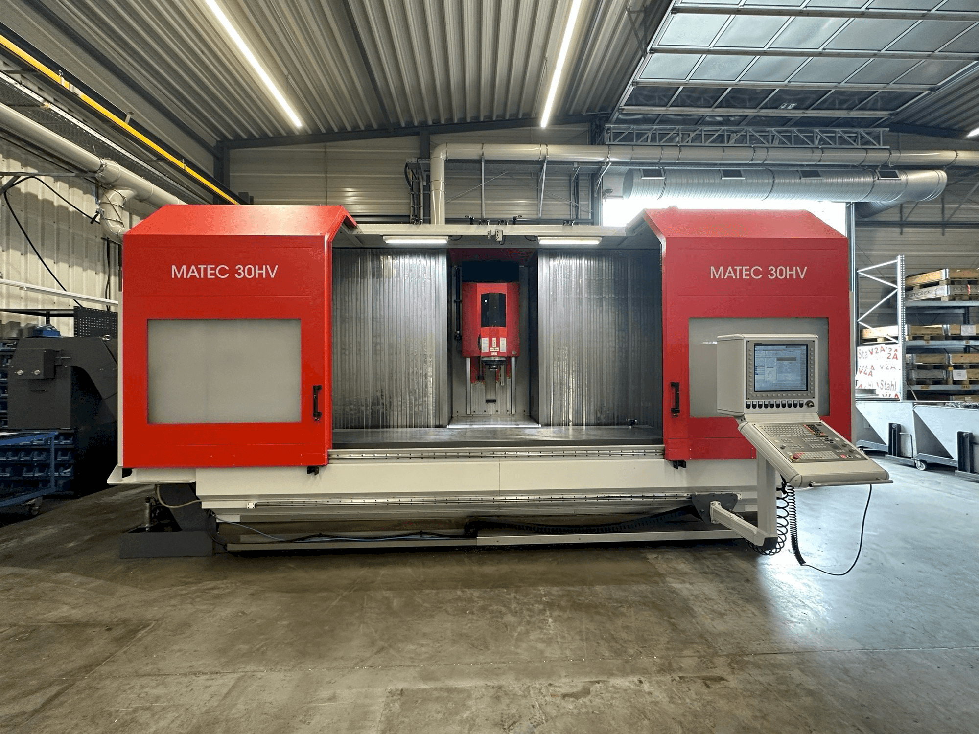 Vue de face de la machine Matec 30HV