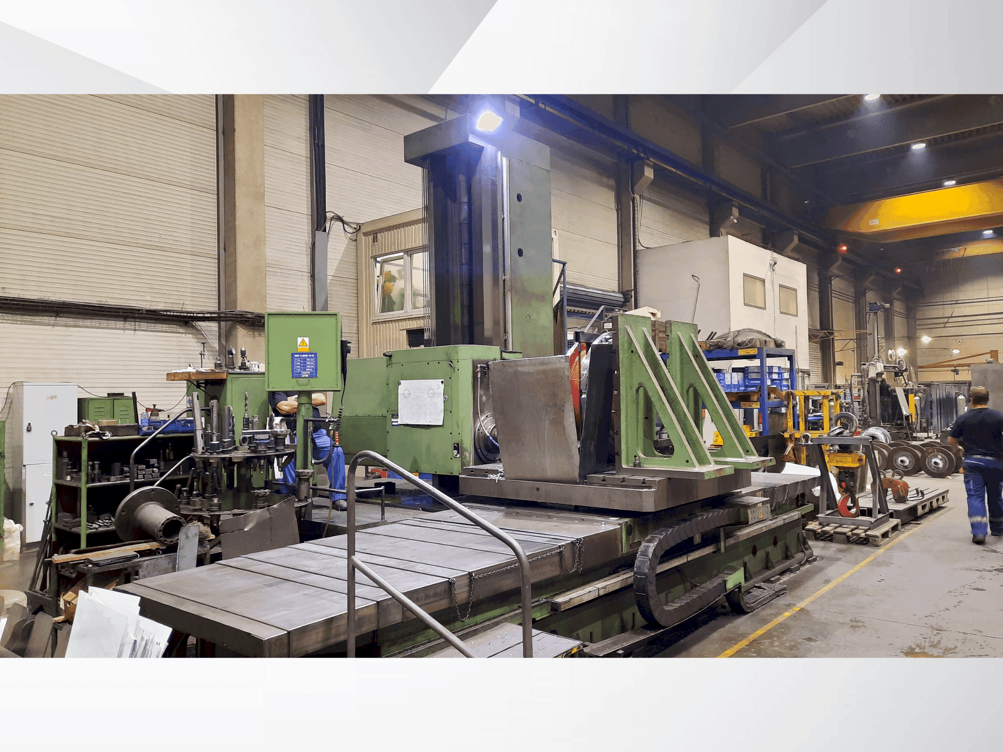 Vue de face de la machine TOS WHN 13.8 CNC