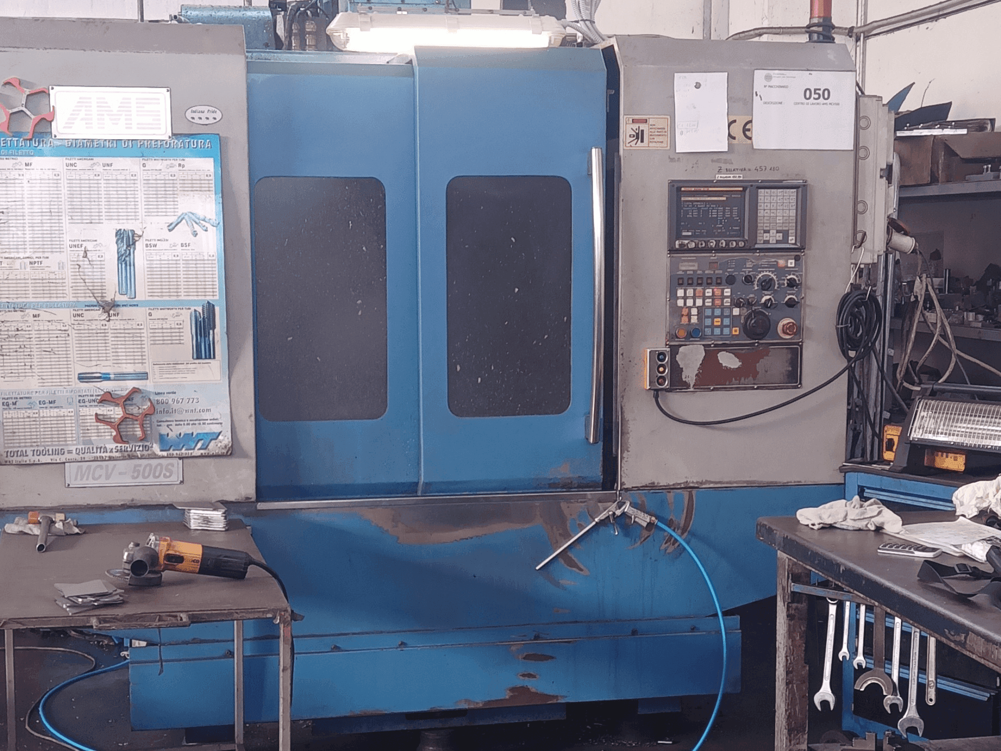 Vue de face de la machine MORI SEIKI MCV 500