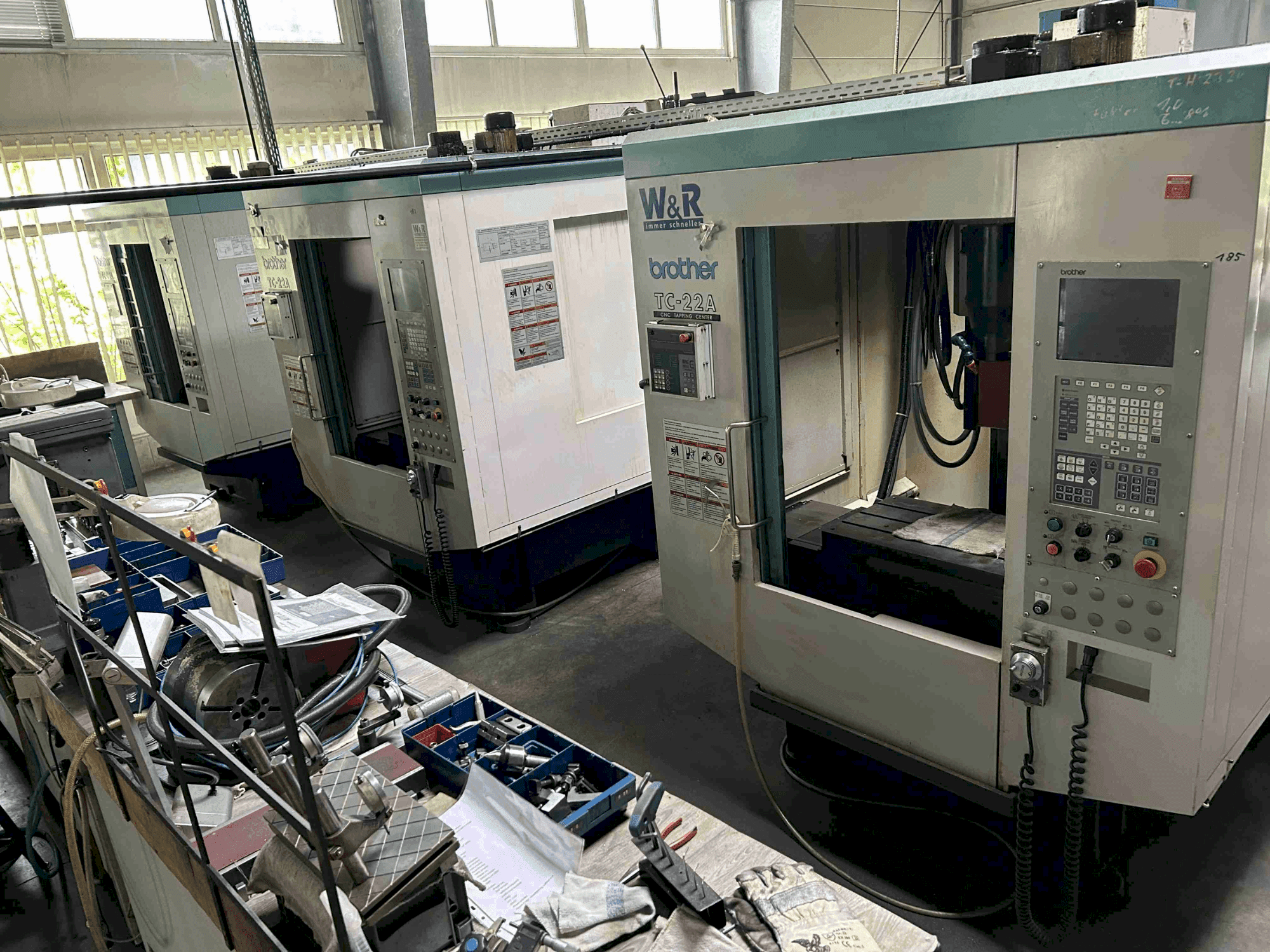 Vue de face de la machine Brother TC-22A