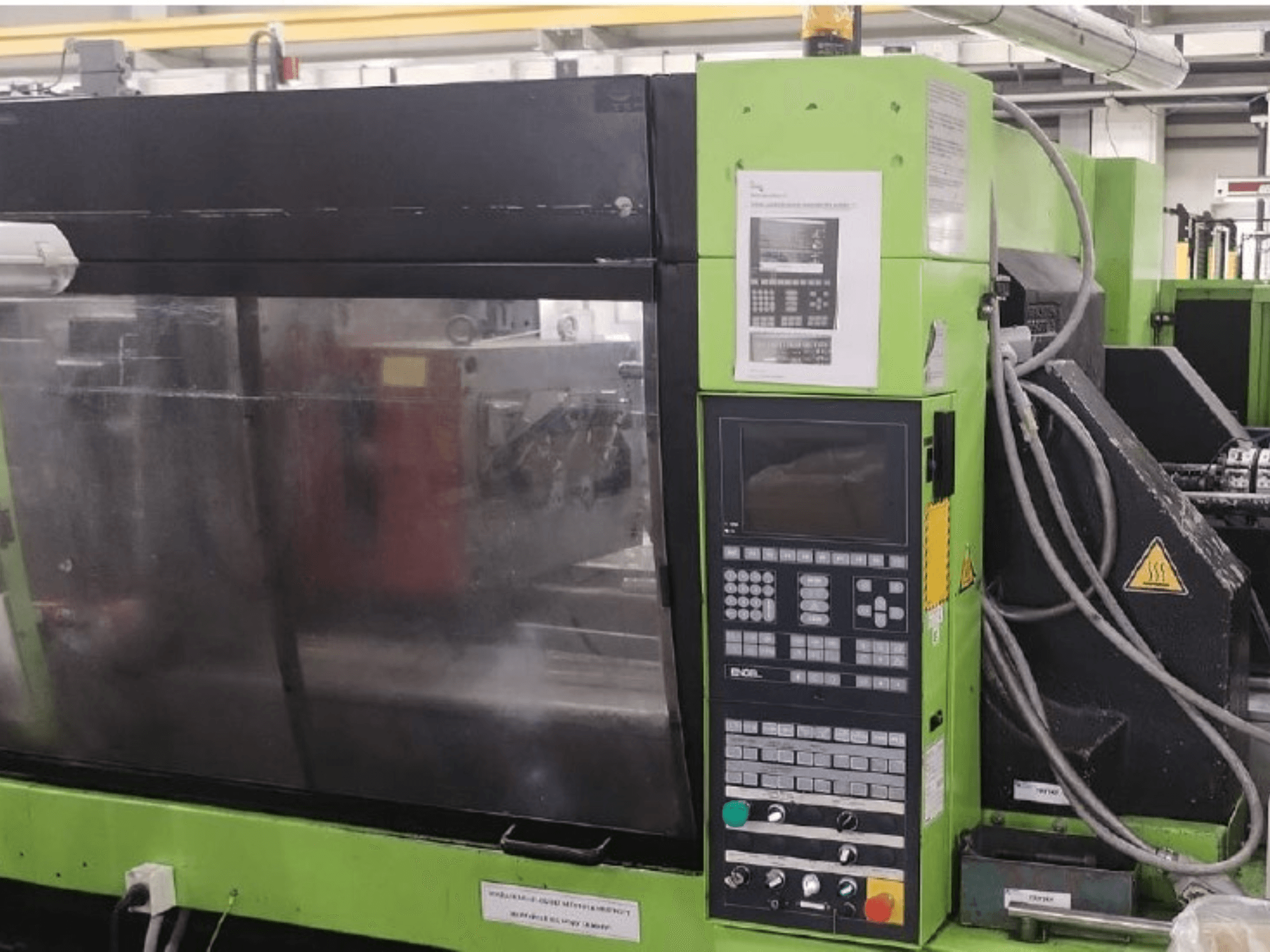 Presse à injection hydraulique Engel ES 1050/275 HL-V, vue latérale montrant le panneau de commande et les détails techniques.