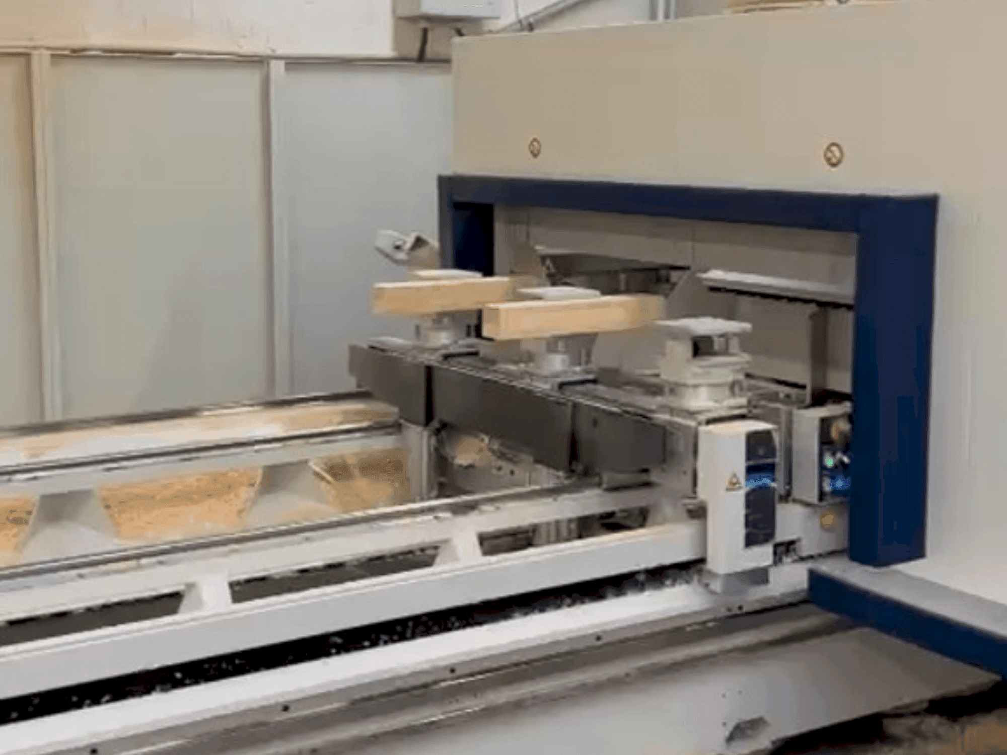 Vue de face de la machine SCM Accord 500