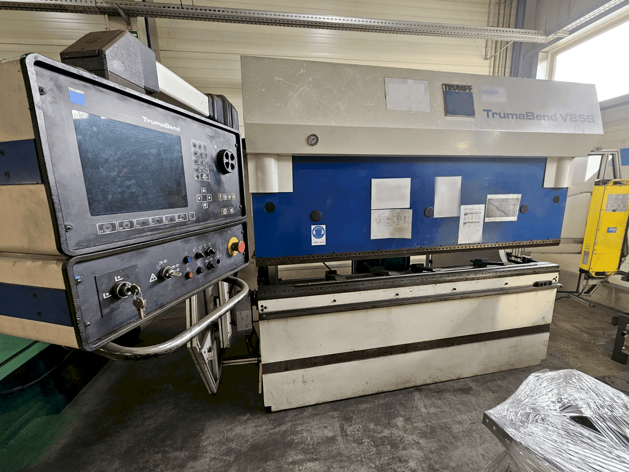 Vue de face de la machine TRUMPF TRUMABEND V85S