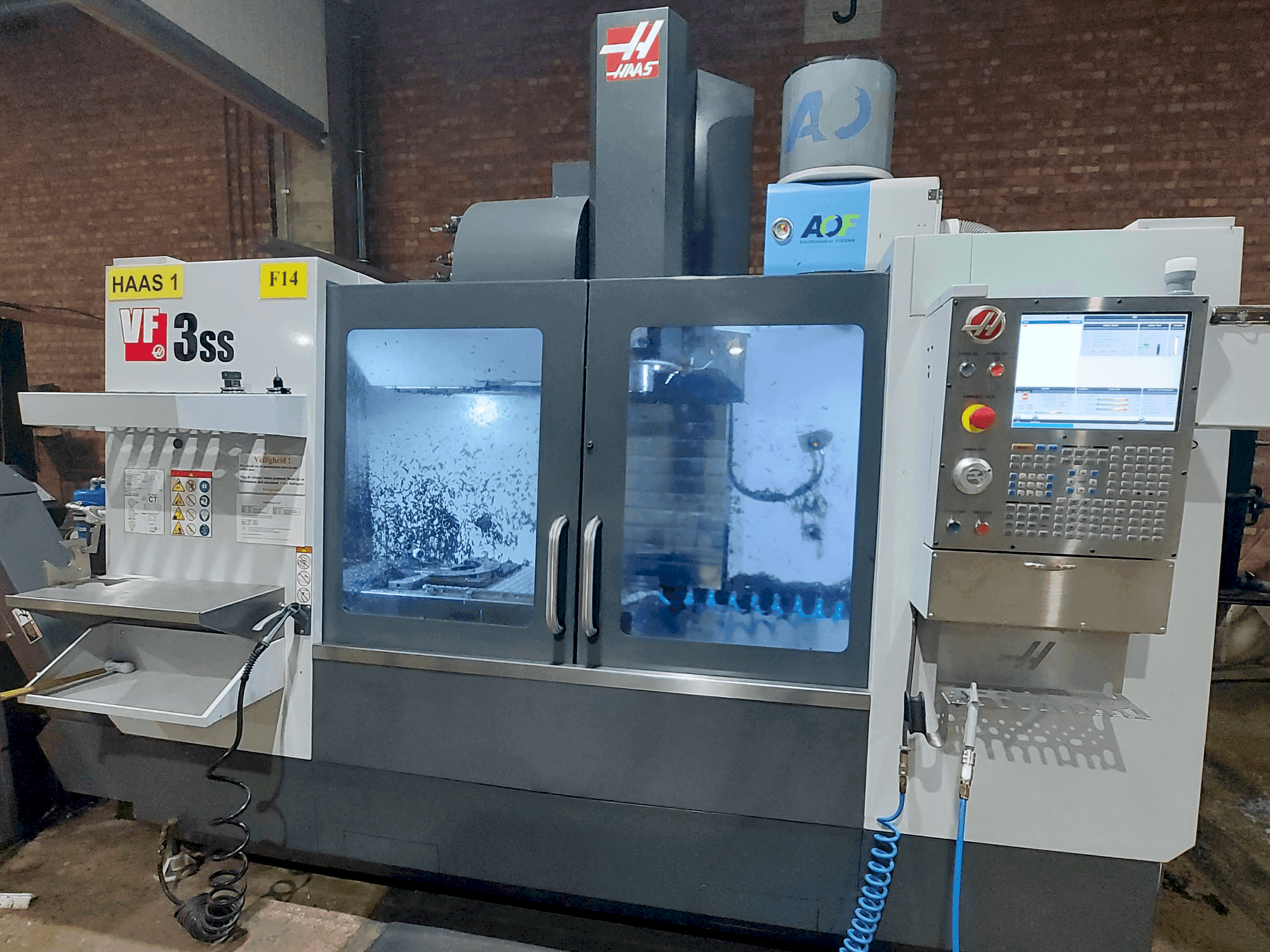 Vue de face de la machine HAAS VF-3SS
