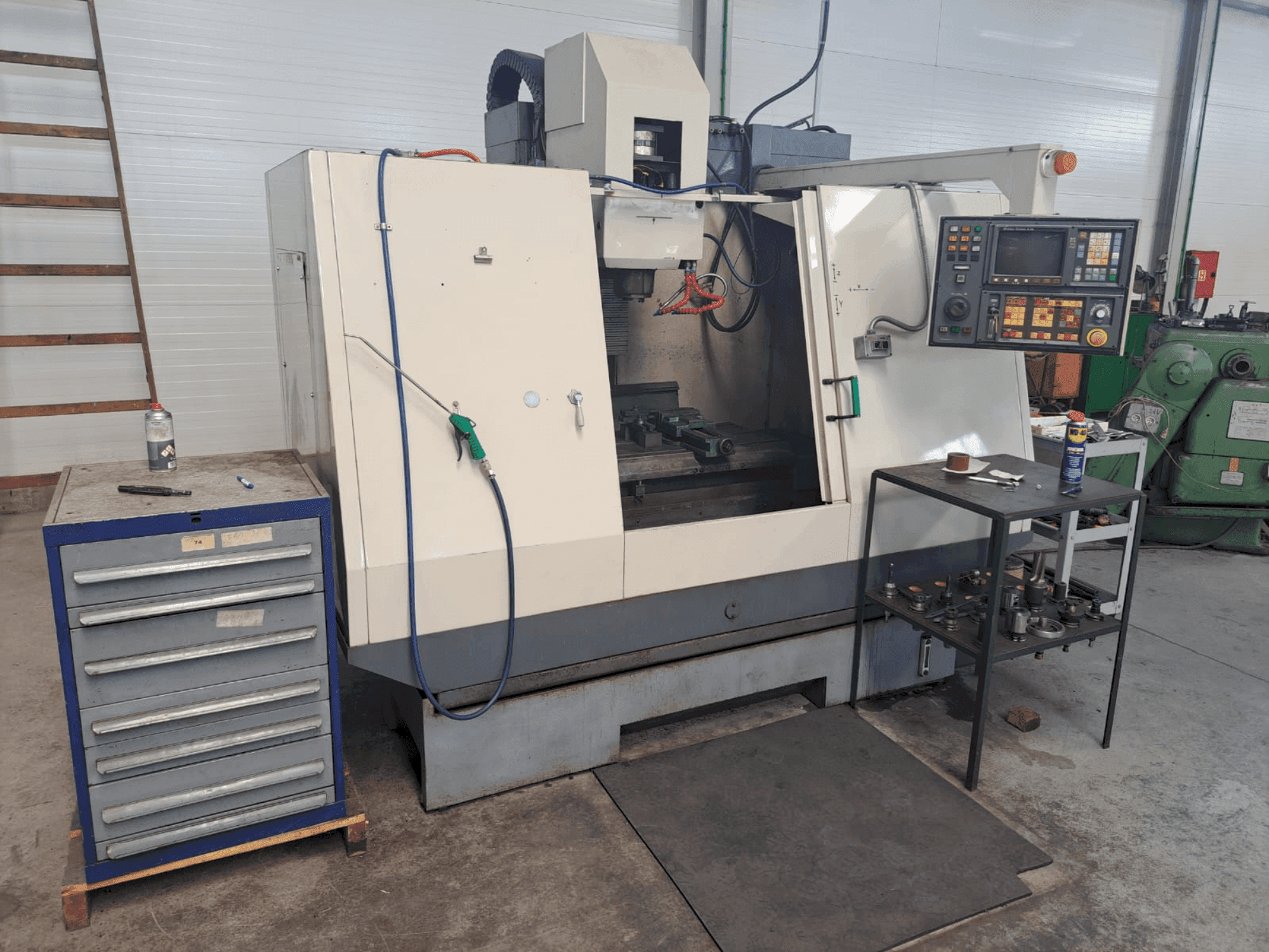 Vue de face de la machine Cincinnati Sabre