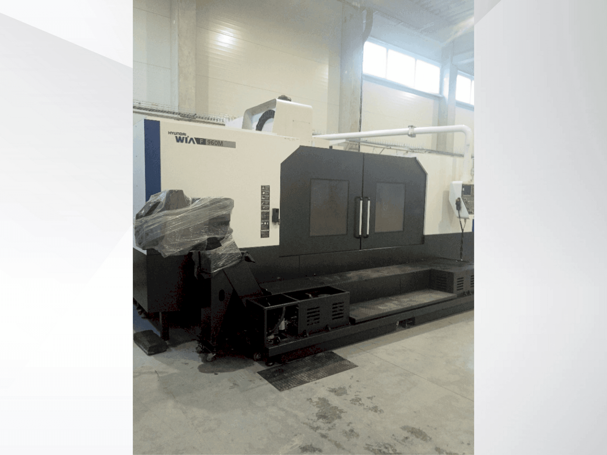 Vue de face de la machine Hyundai Wia F 960M