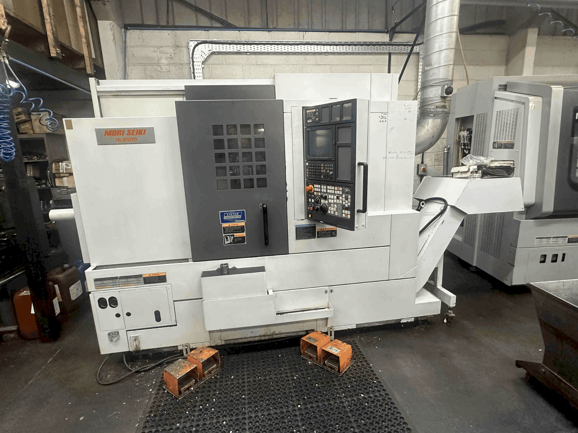 Vue de face de la machine MORI SEIKI NL2000SY/500