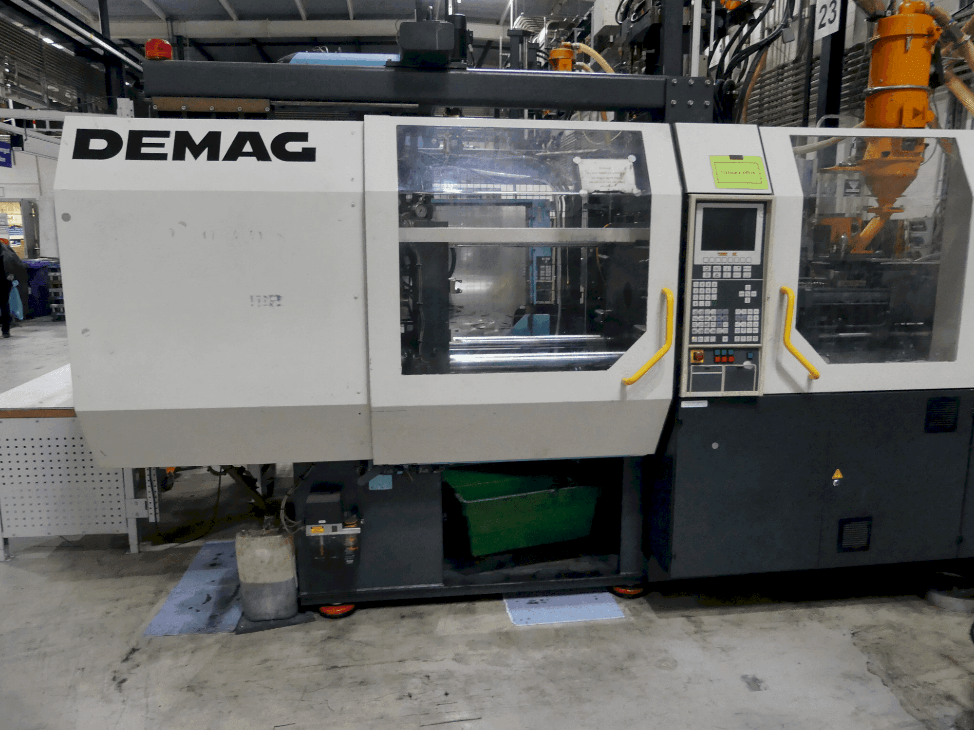 Vue de face de la machine DEMAG D125-320h/120v
