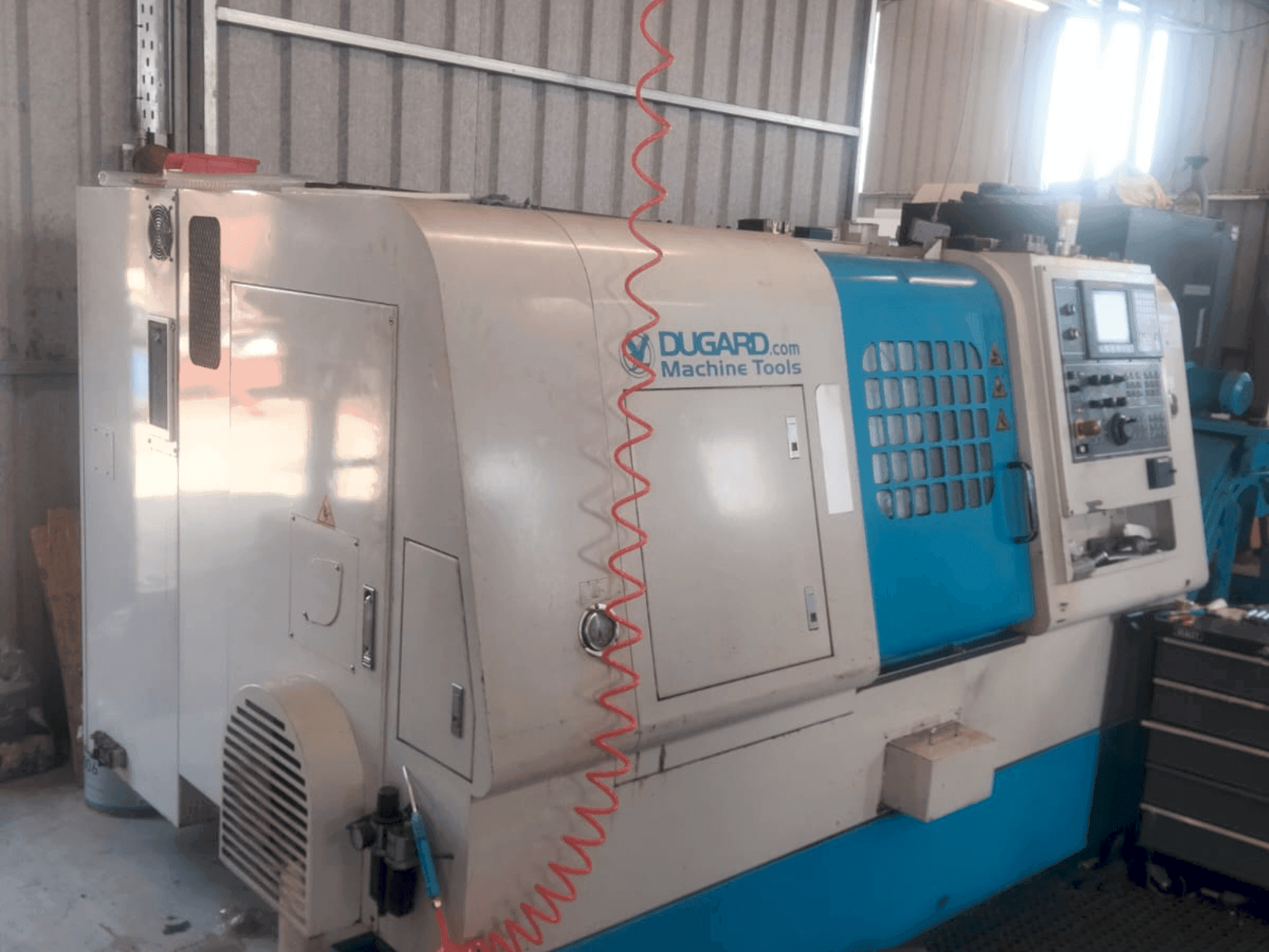 Vue de face de la machine Dugard Eagle 200