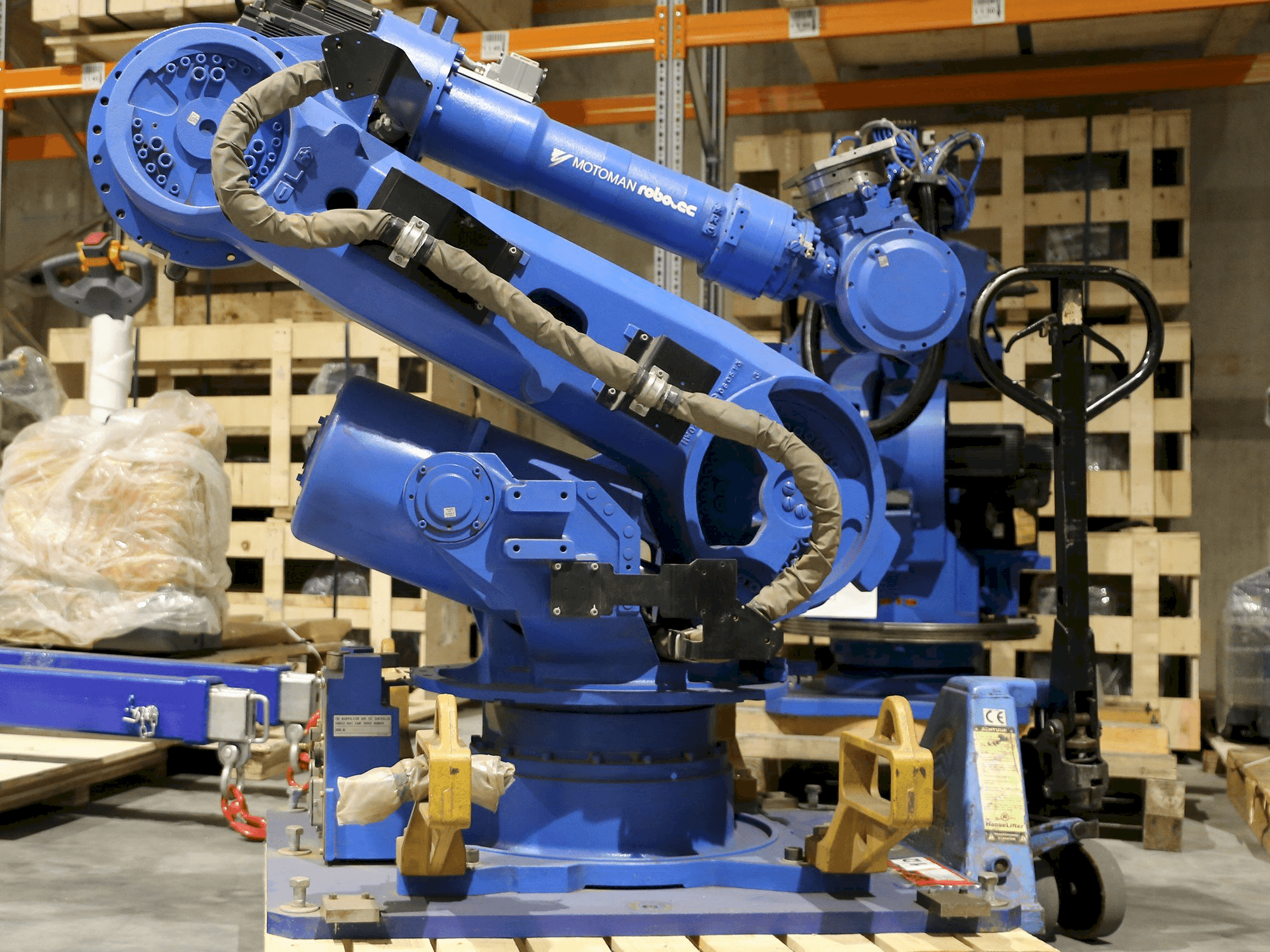 Left side view of Yaskawa Motoman ES165 machine