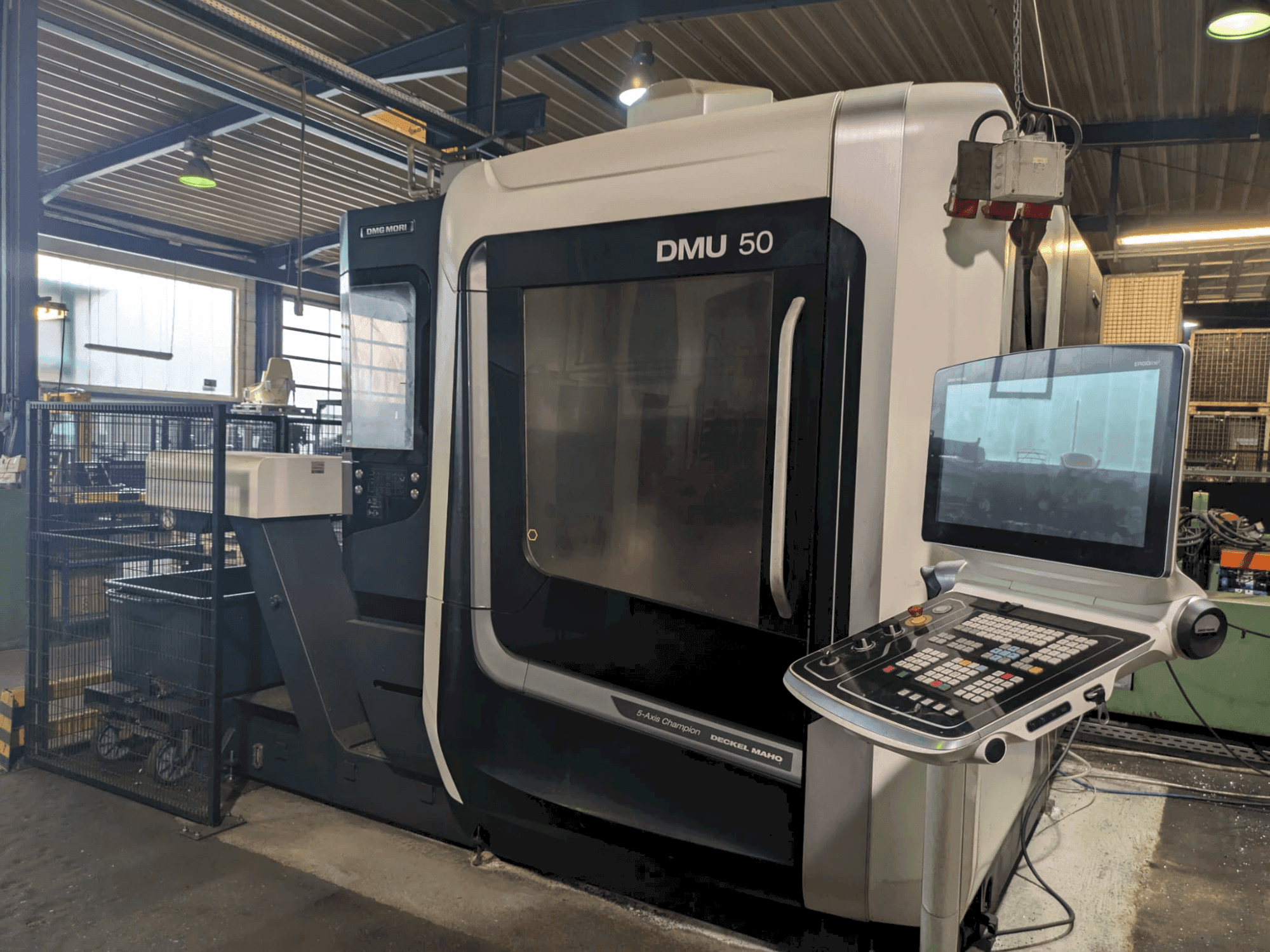Vue de face de la machine DMG MORI DMU 50 3rd Gen