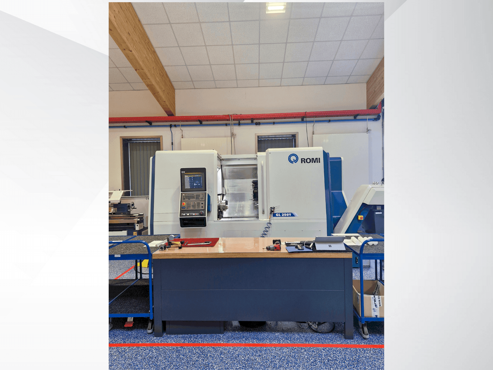 Vue de face de la machine Romi GL 250