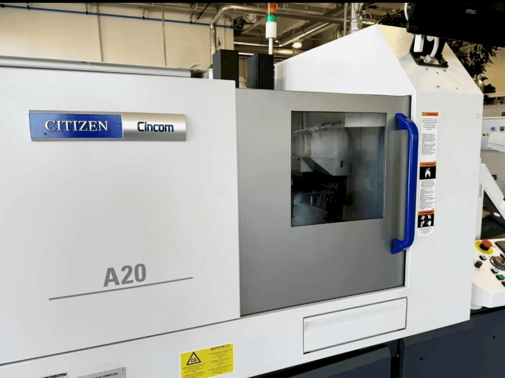 Vue de face de la machine Citizen Cincom A20