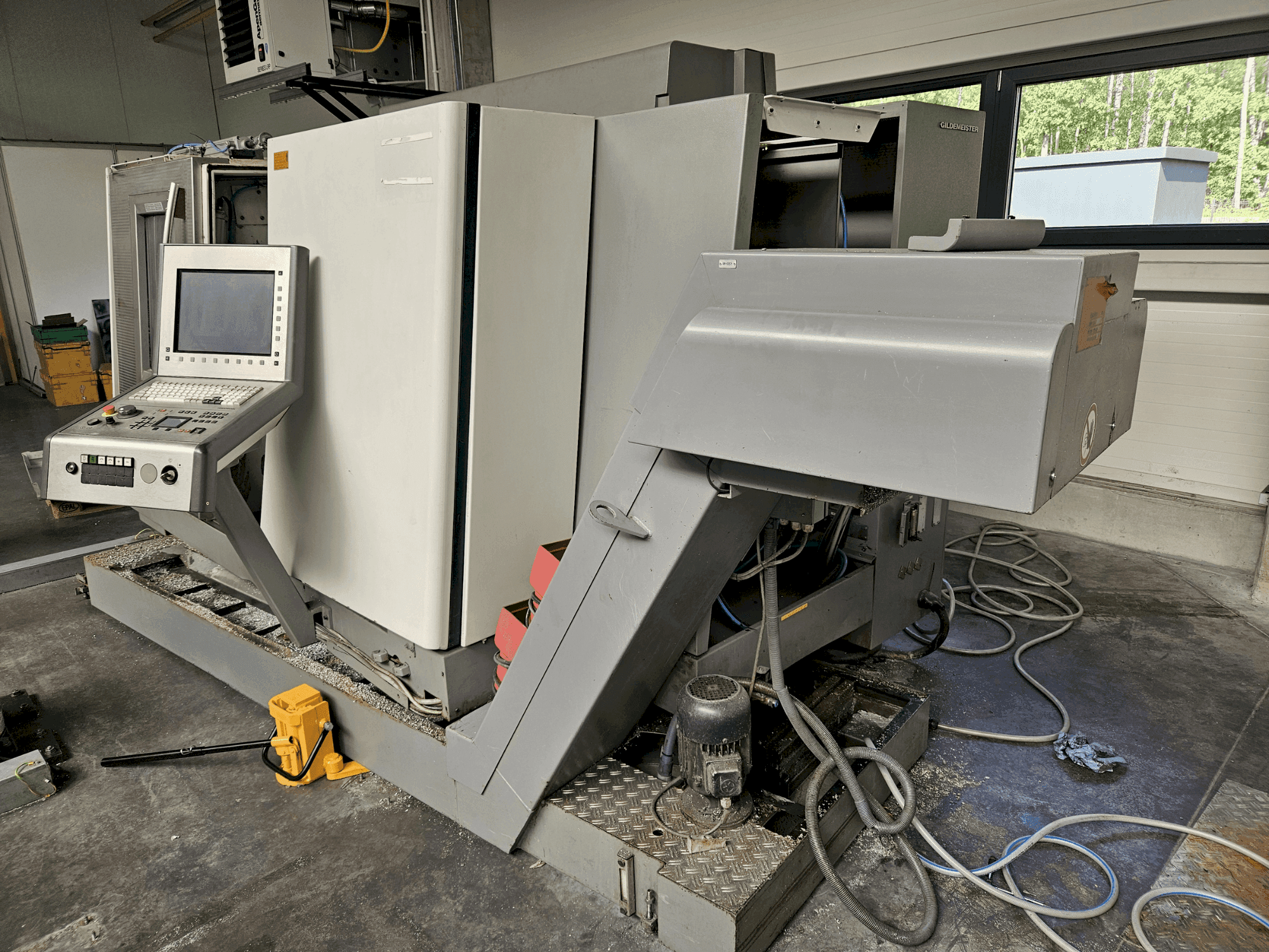 Vue de face de la machine Gildemeister CTX 420 Linear