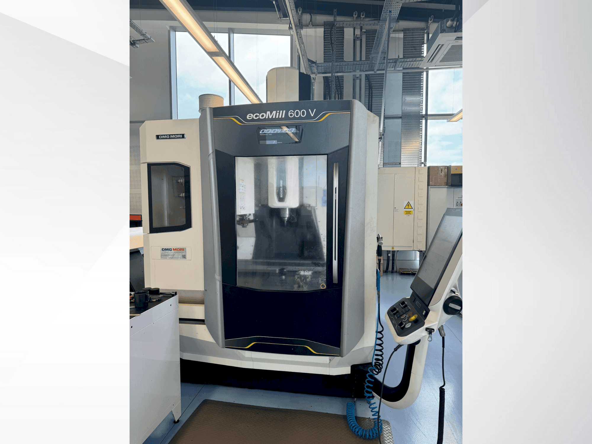 Vue de face de la machine DMG MORI ecoMILL 600V