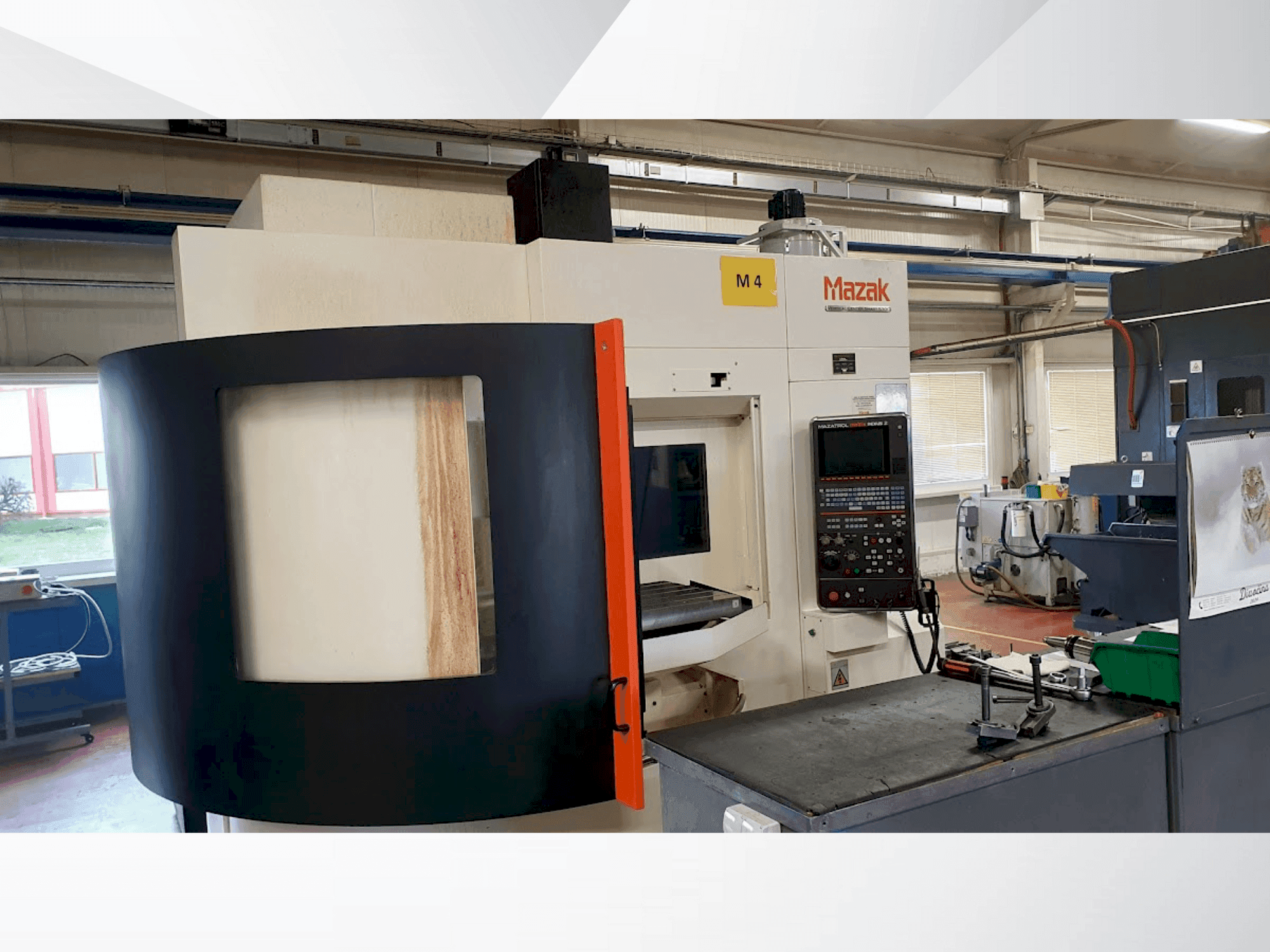 Vue latérale de la machine Mazak VCS 530C-2PC