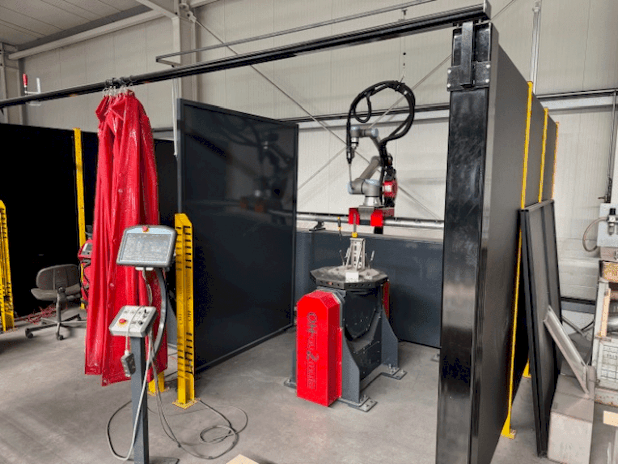 Vue de face de la machine FRONIUS UR10 Roboter e-Series