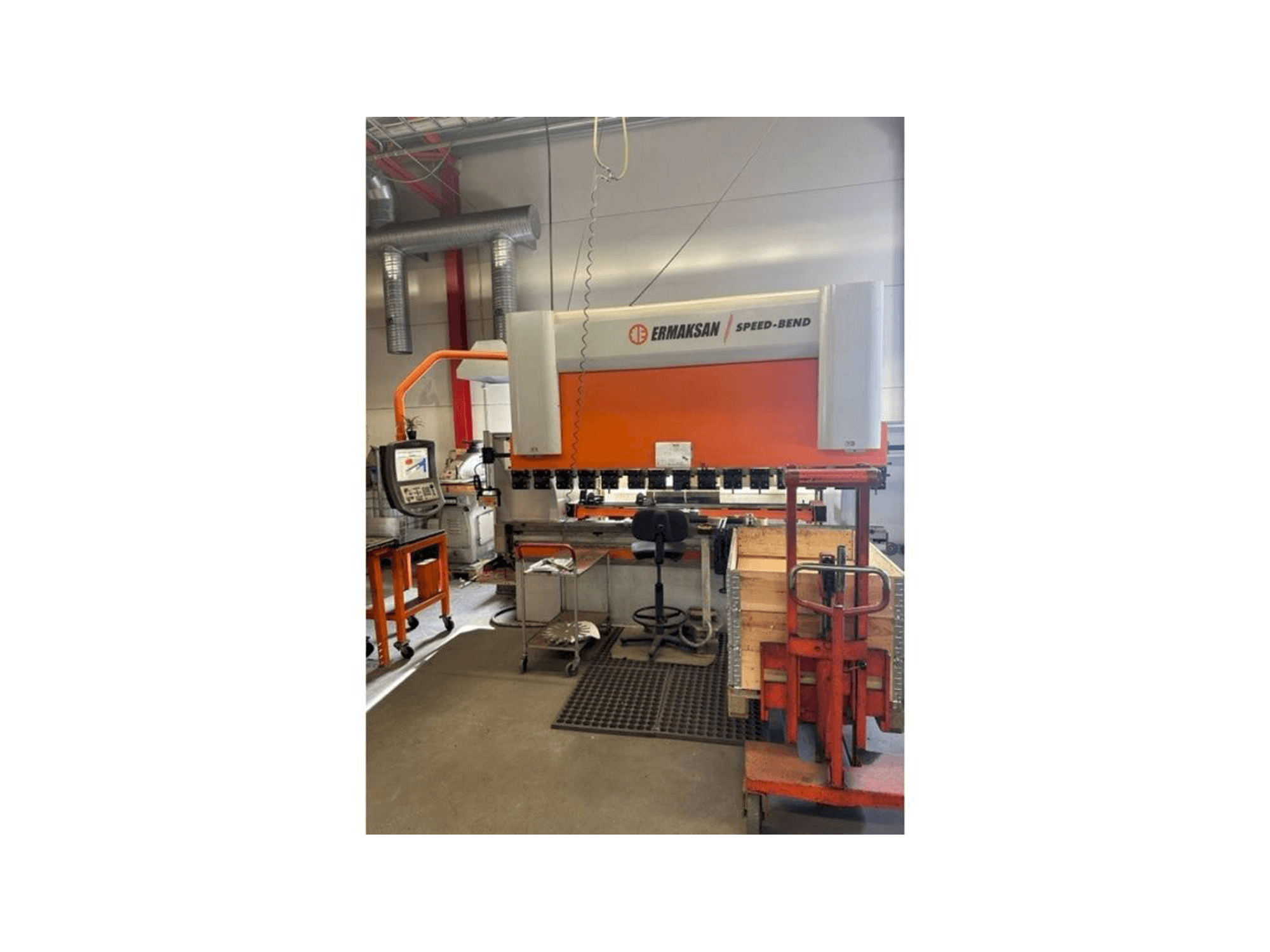 Vue de face de la machine ERMAKSAN Speedbend 3135