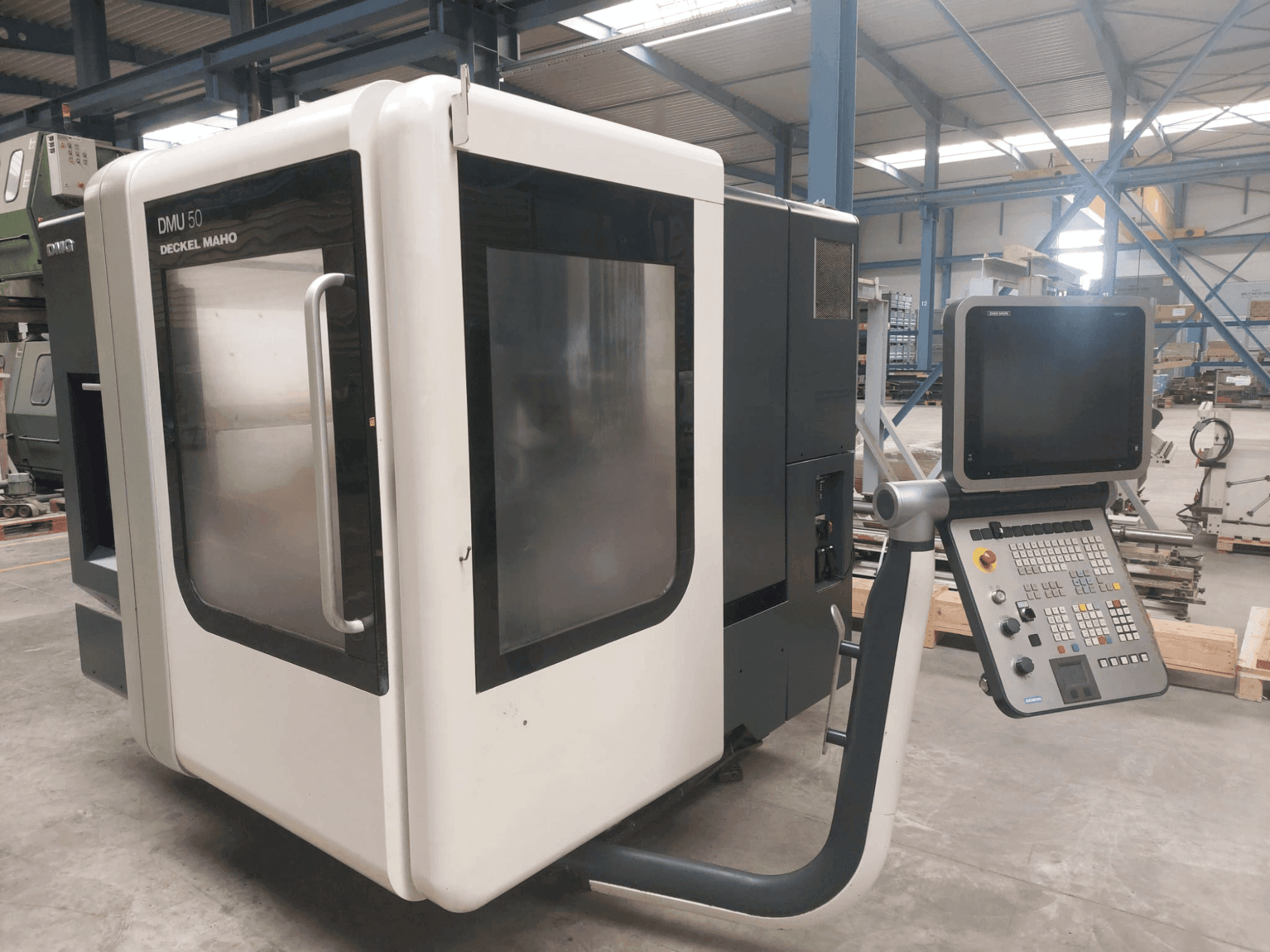 Vue de face de la machine DMG DECKEL MAHO DMU 50