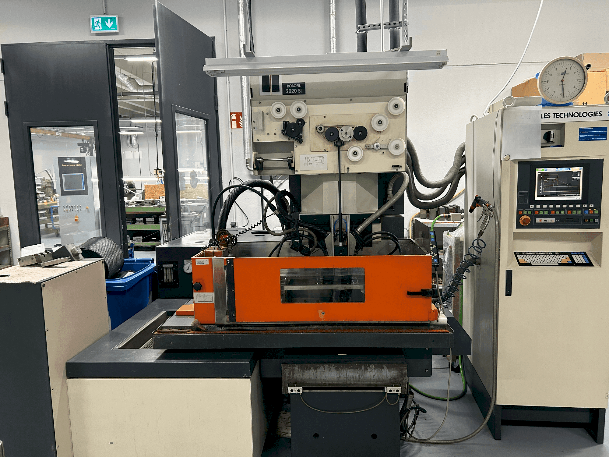 Vue de face de la machine CHARMILLES ROBOFIL 2020 SI