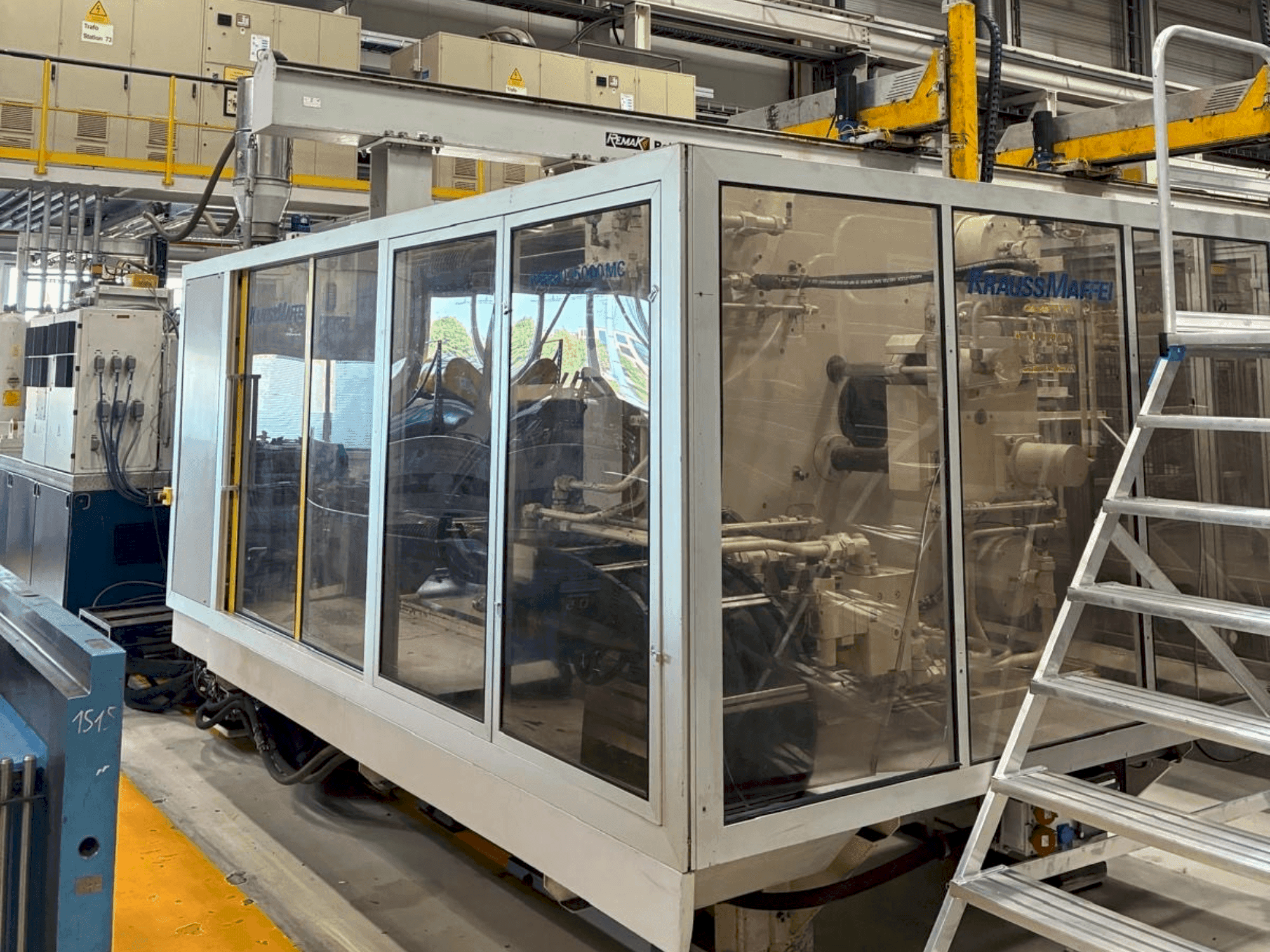 Vue de face de la machine Krauss Maffei 800-5000MC4