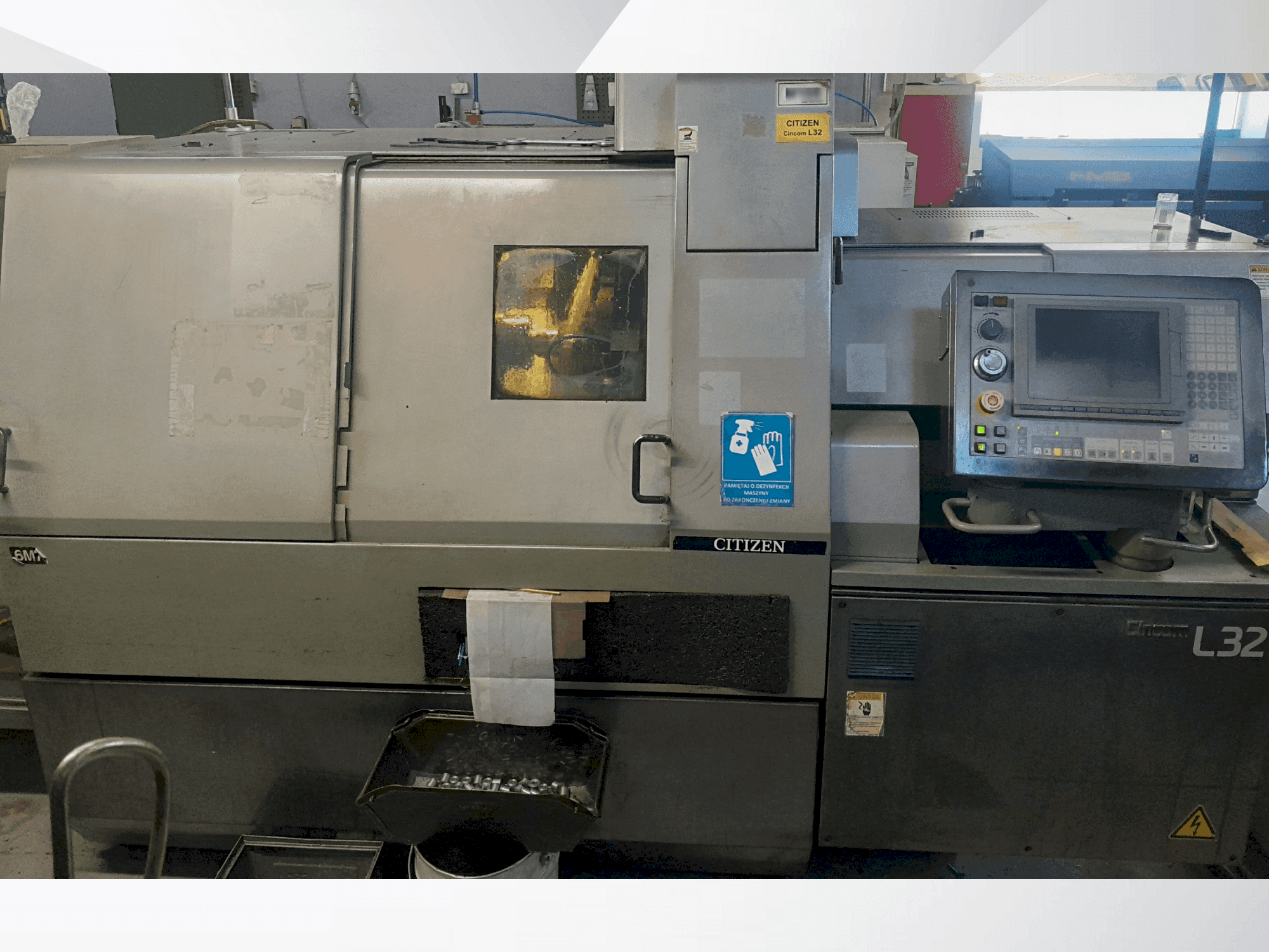 Vue de face de la machine Citizen L32 VII