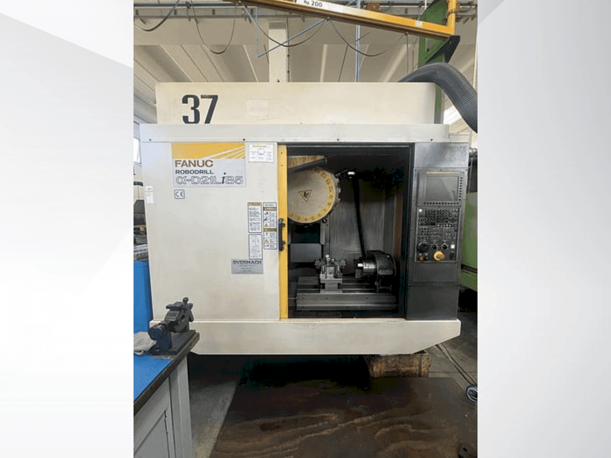 Vue de face de la machine FANUC Robodrill α-D21LiB5