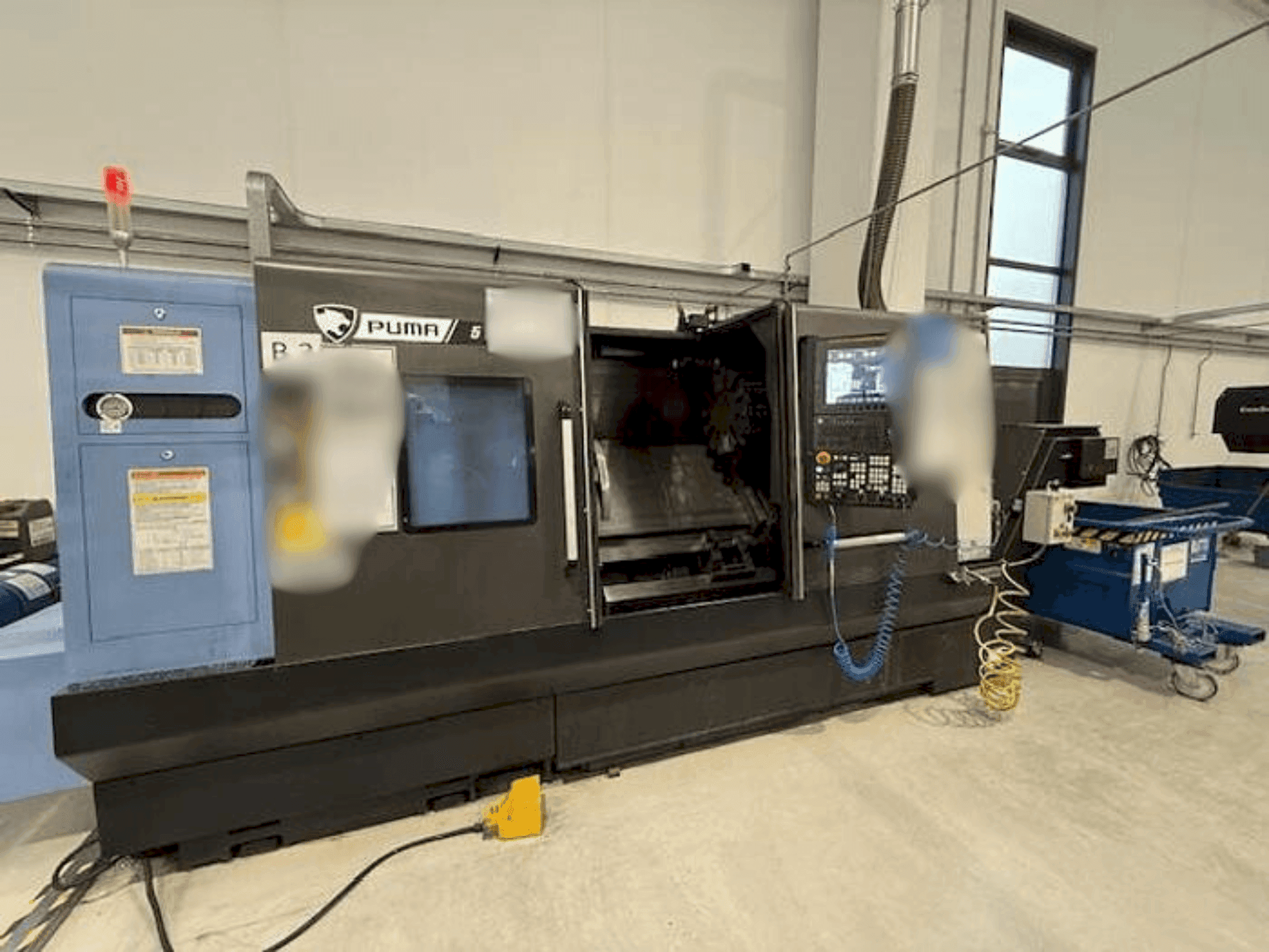 Vue de face de la machine DOOSAN PUMA 5100A