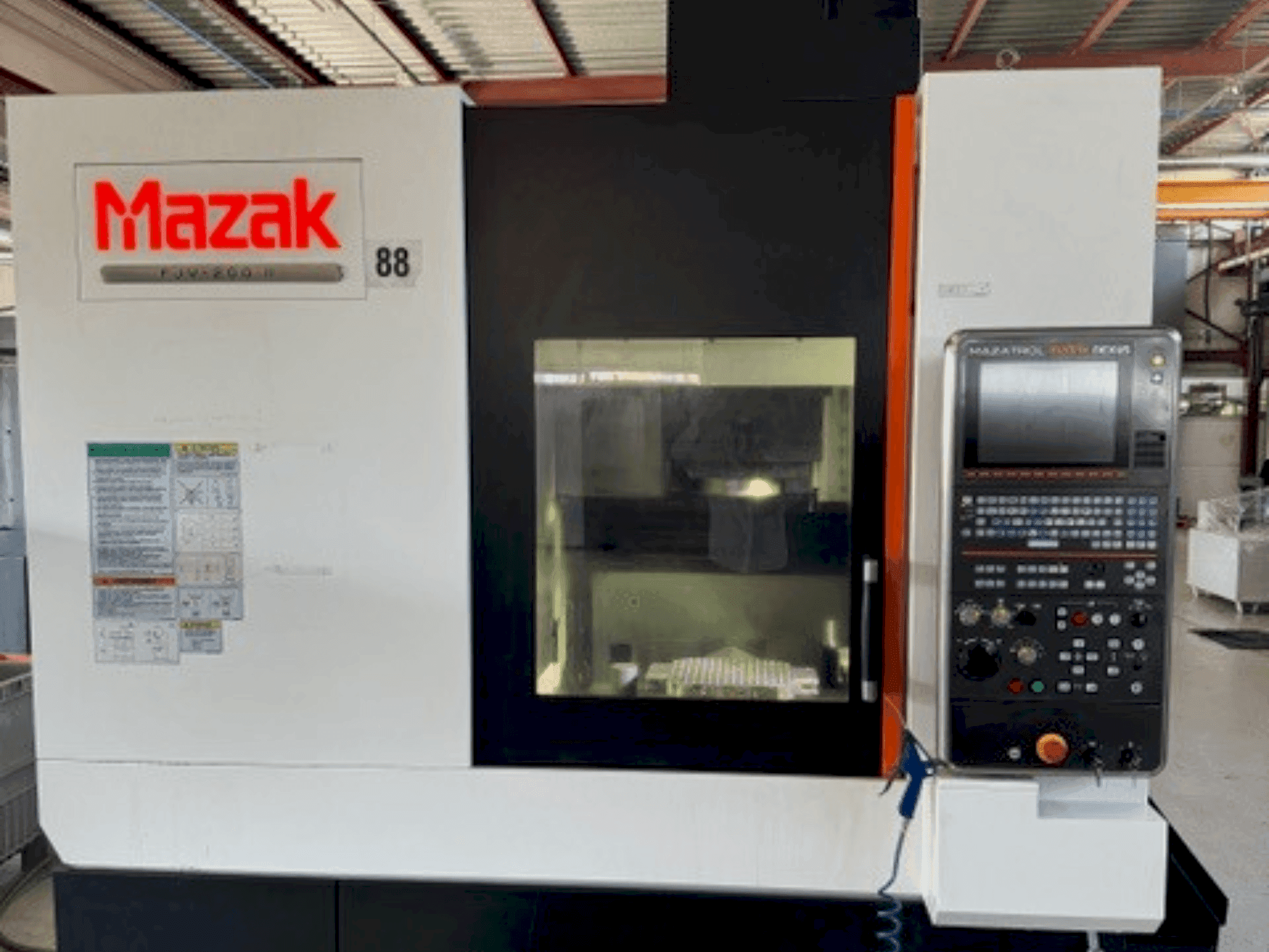 Vue de face de la machine Mazak FJV-200II
