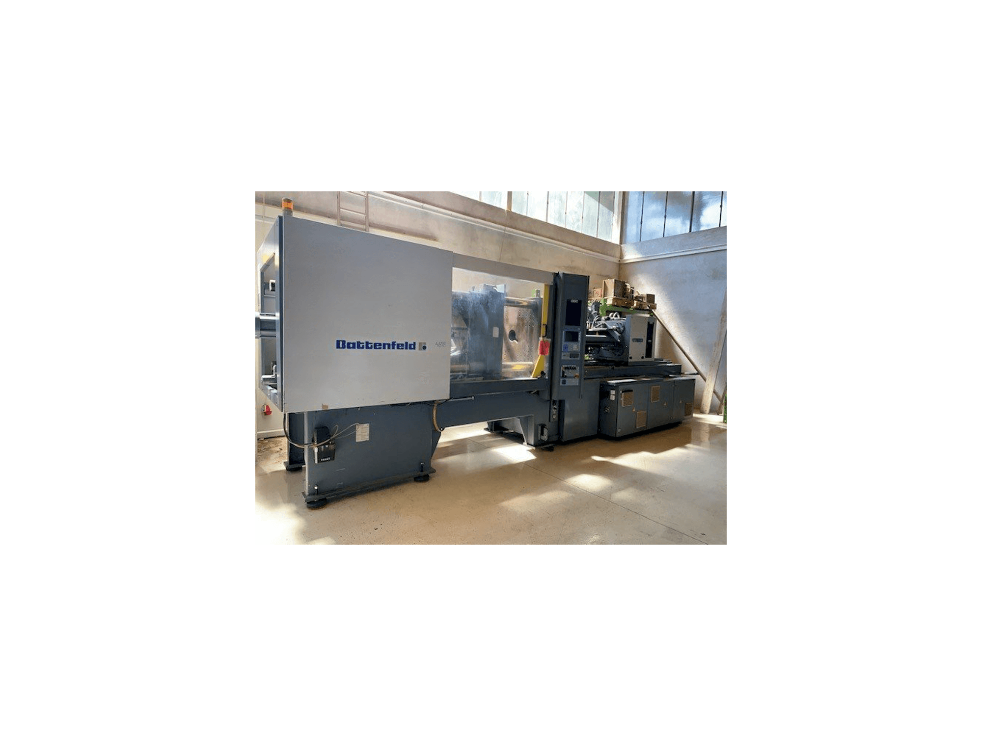 Vue latérale gauche de la machine Battenfeld BA 3500/1900 BK