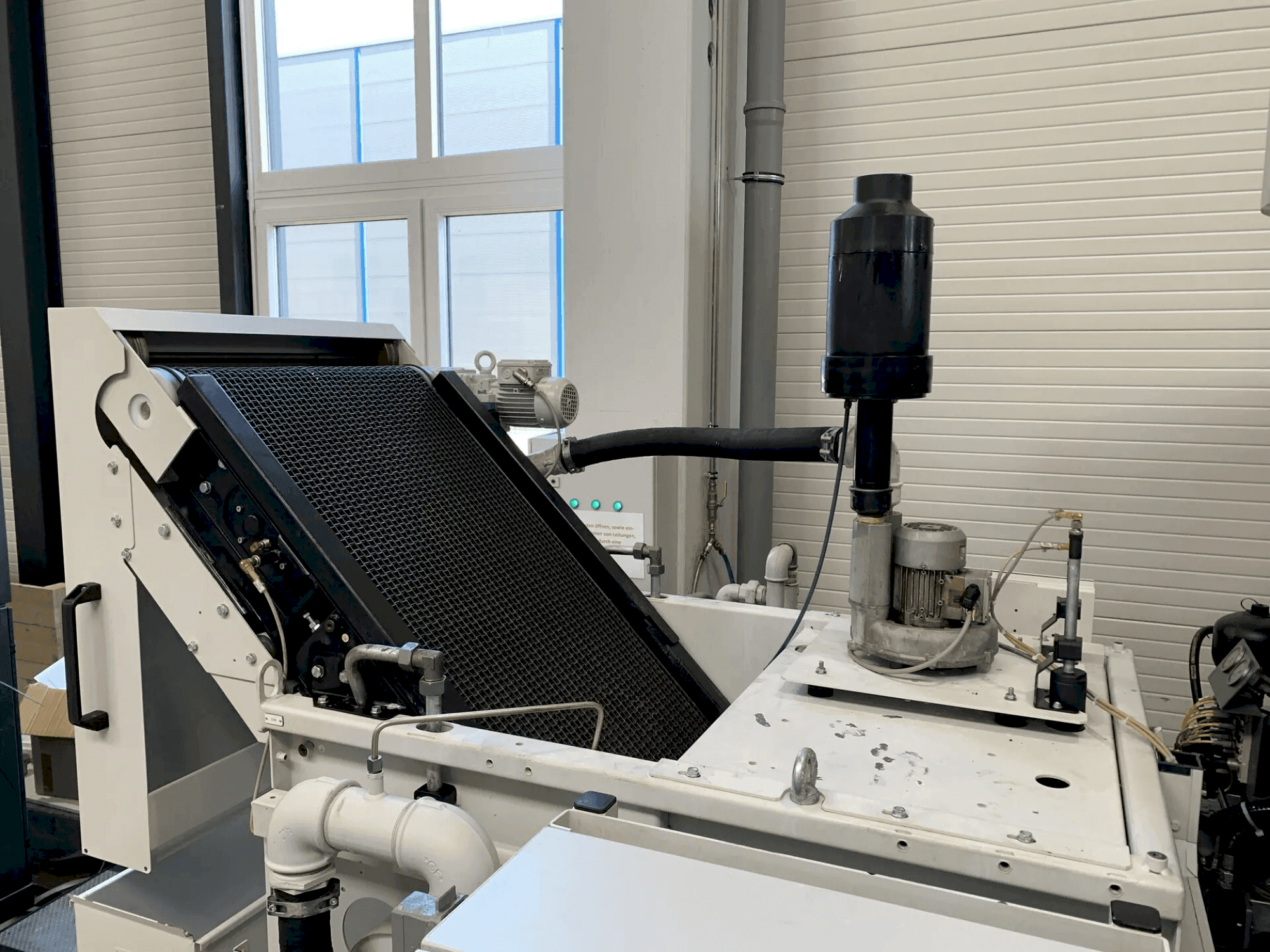 Vue de face de la machine CHIRON FZ 15K S FA