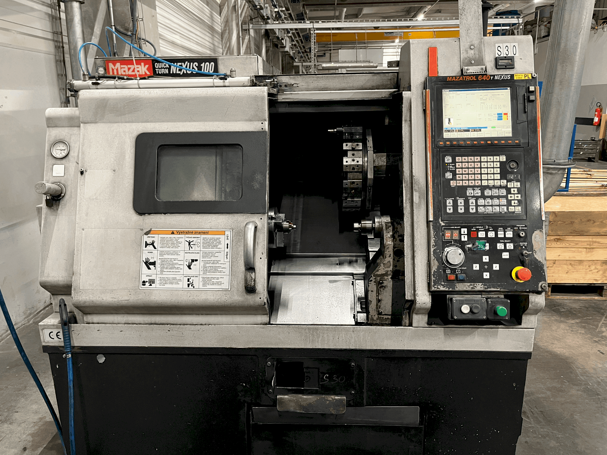 Vue de face de la machine Mazak Quick Turn Nexus 100