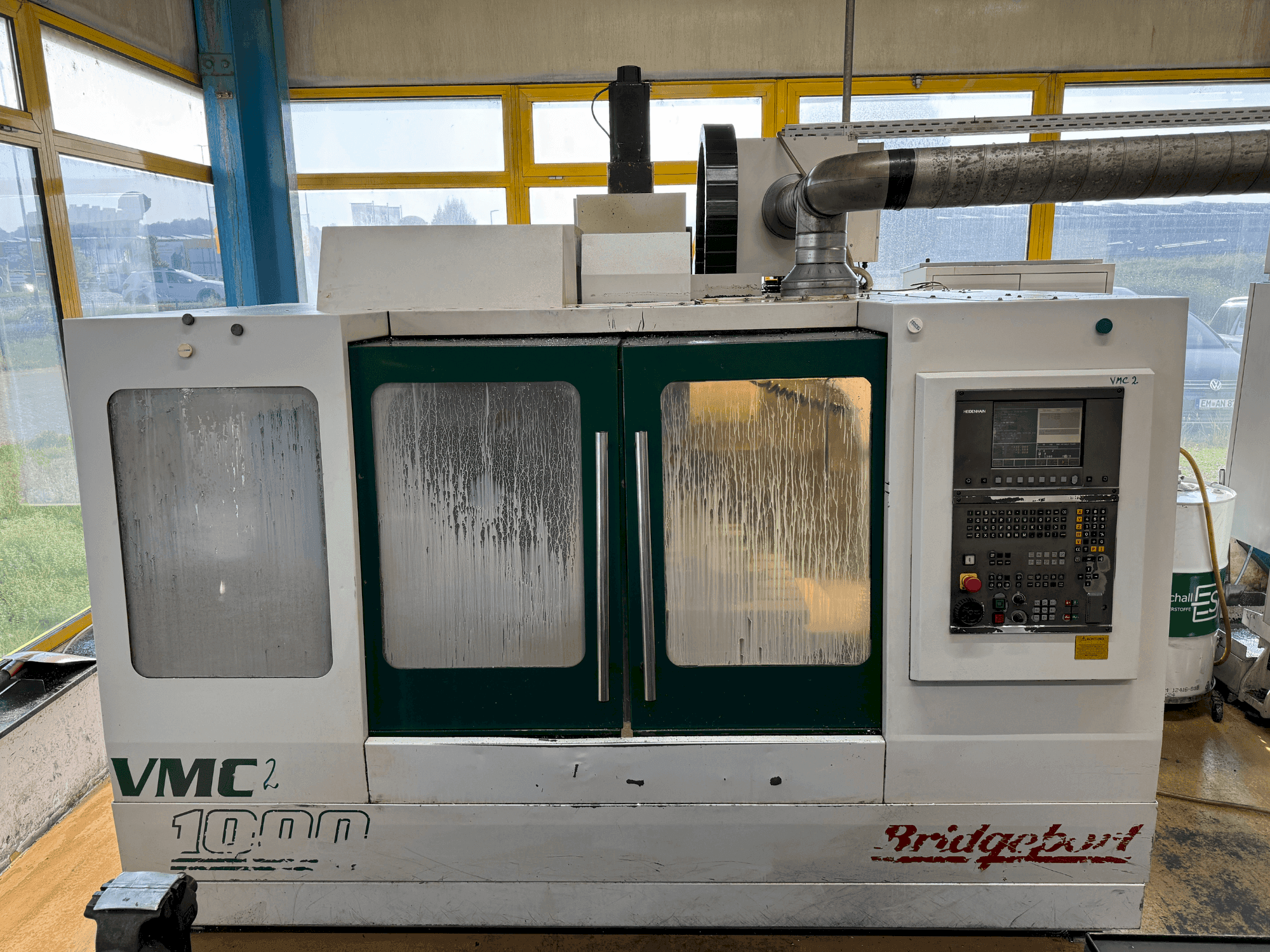 Vue de face de la machine Bridgeport VMC 1000/22
