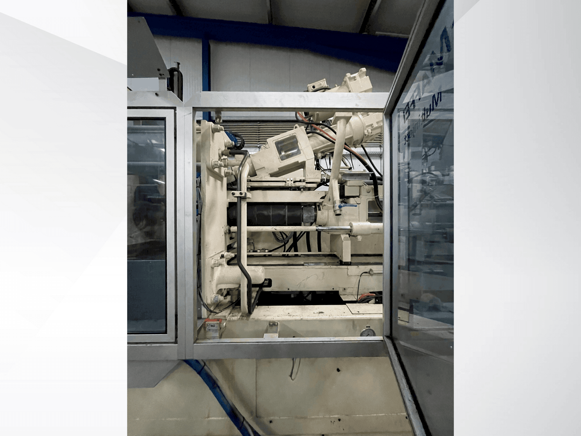 Vue de face de la machine Krauss Maffei 300-1400-390-3-CZ