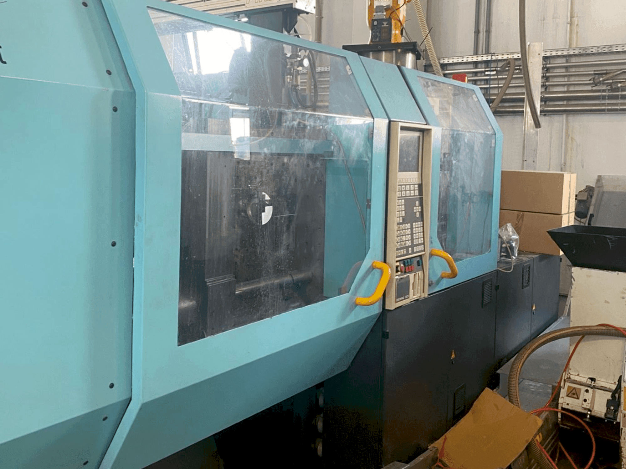 Vue de face de la machine DEMAG Ergotech Compact 1500-610